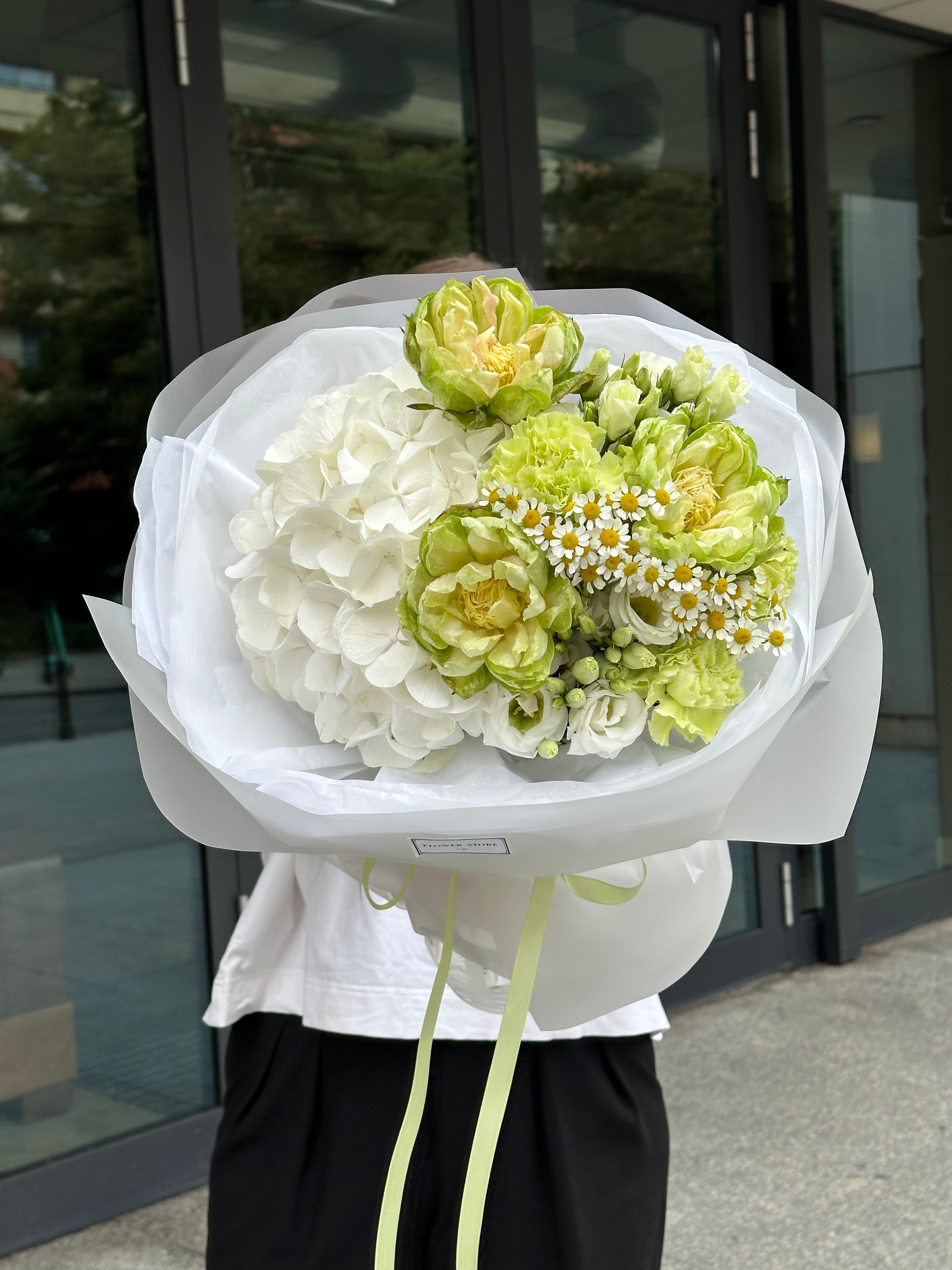 Kwiaty i dekoracje na zimowe wesela – inspiracje od Flowerstore