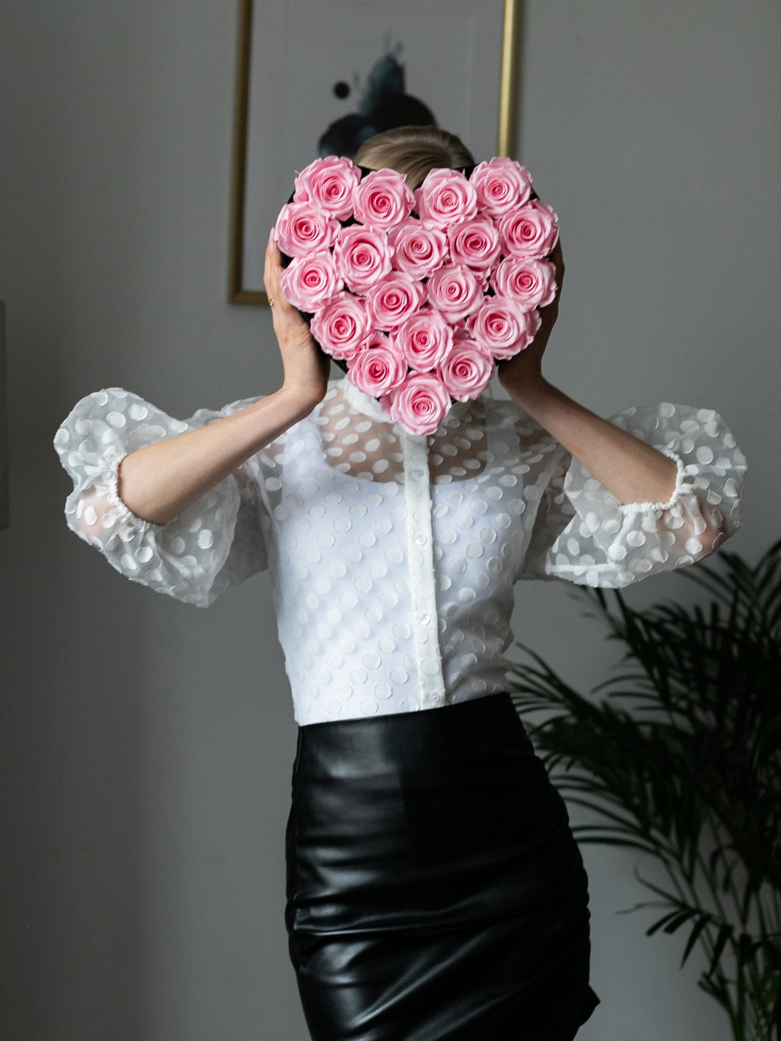 Tradycyjne Bukiety vs. Flowerboxy z wiecznymi różami: Które Kwiaty Wybrać na Wyjątkową Okazję? - Flower Store