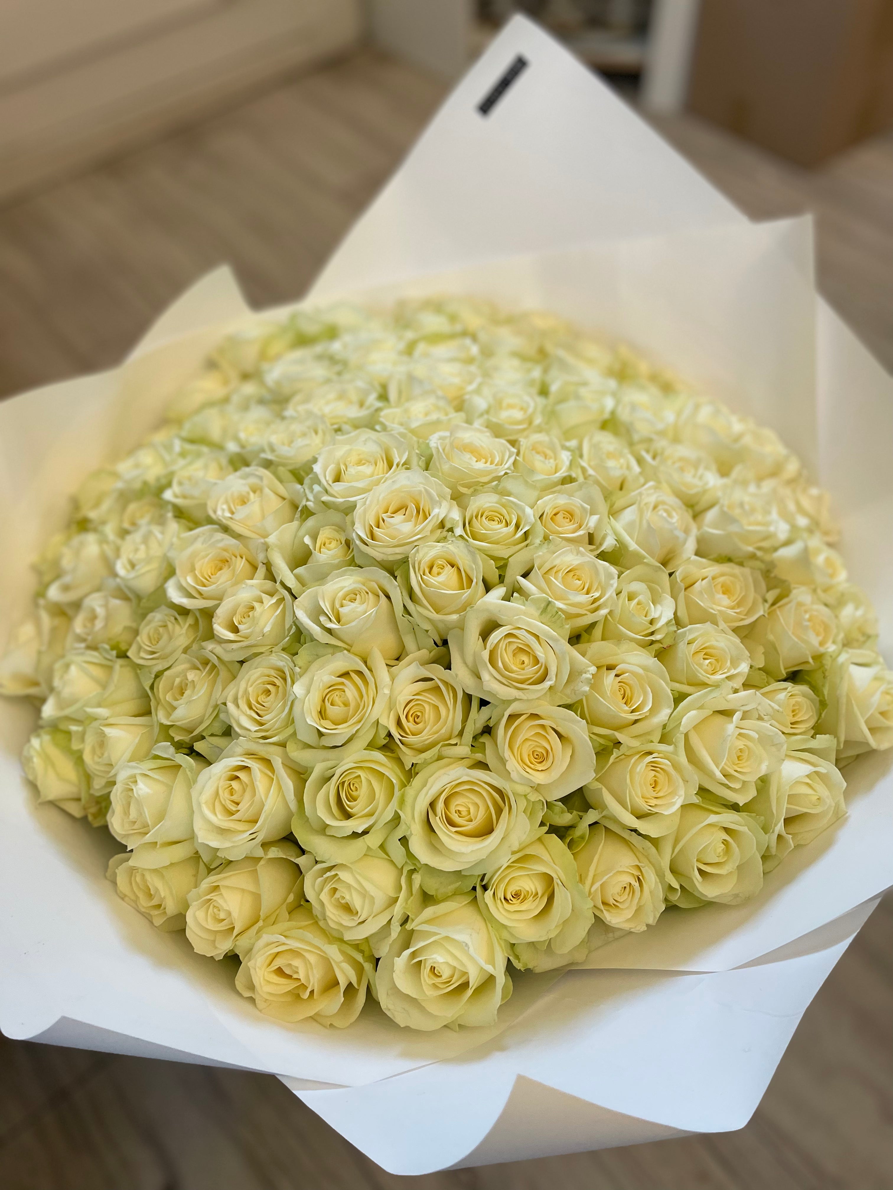 Bukiet 101 białych róż