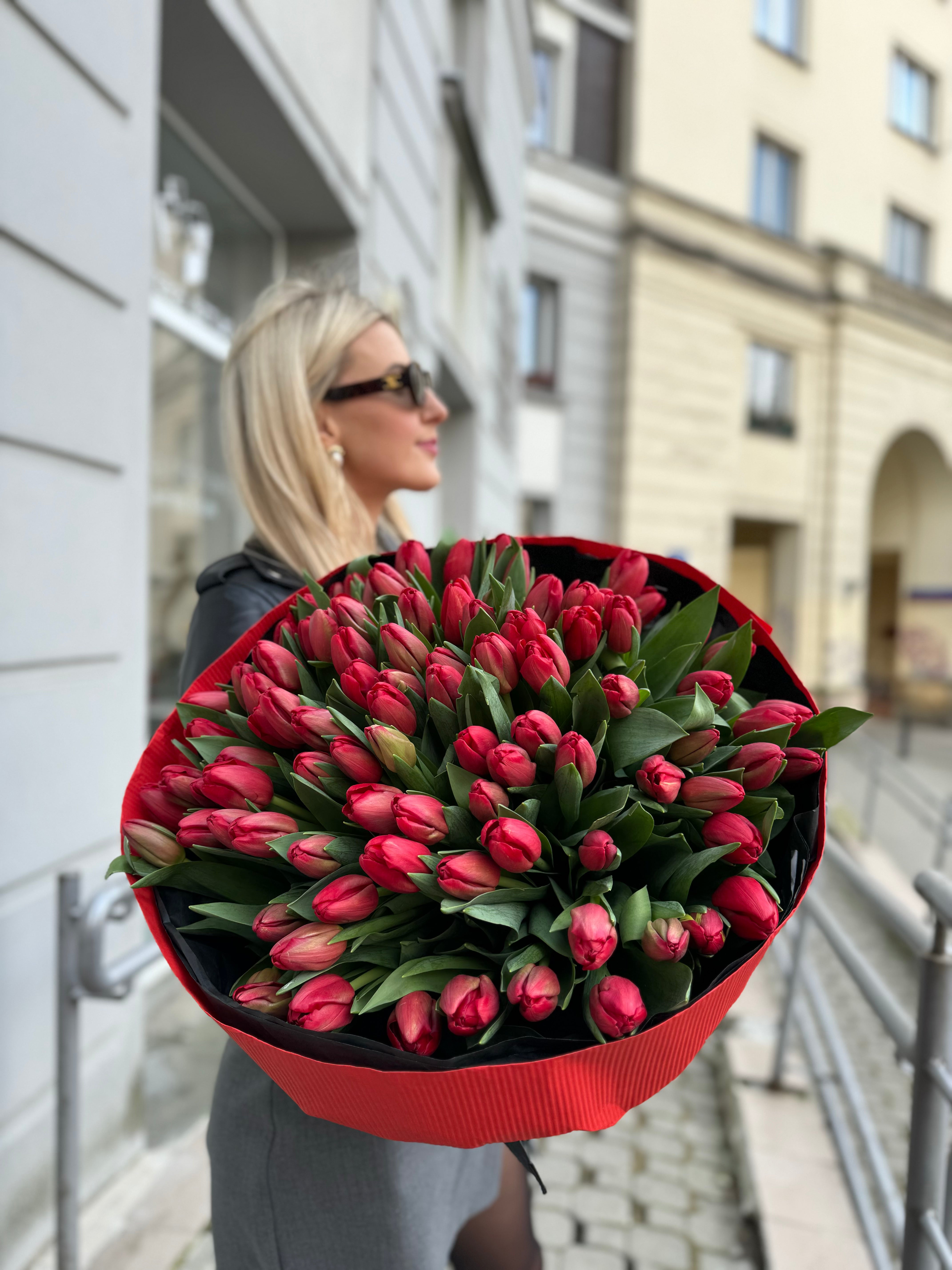 A bouquet of 100 red tulips