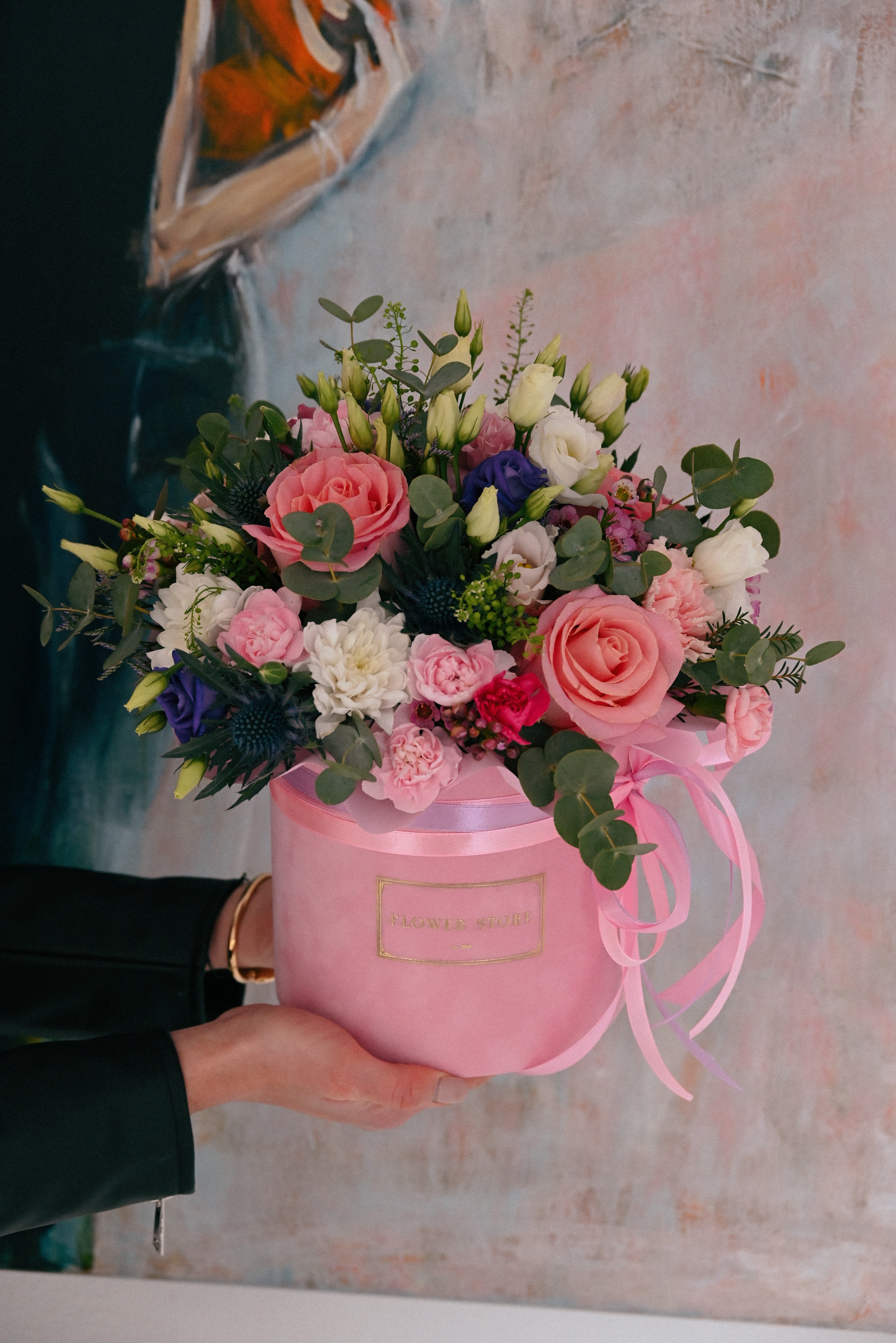 Różowe Pudełko z Wiosenną Kompozycją Kwiatową