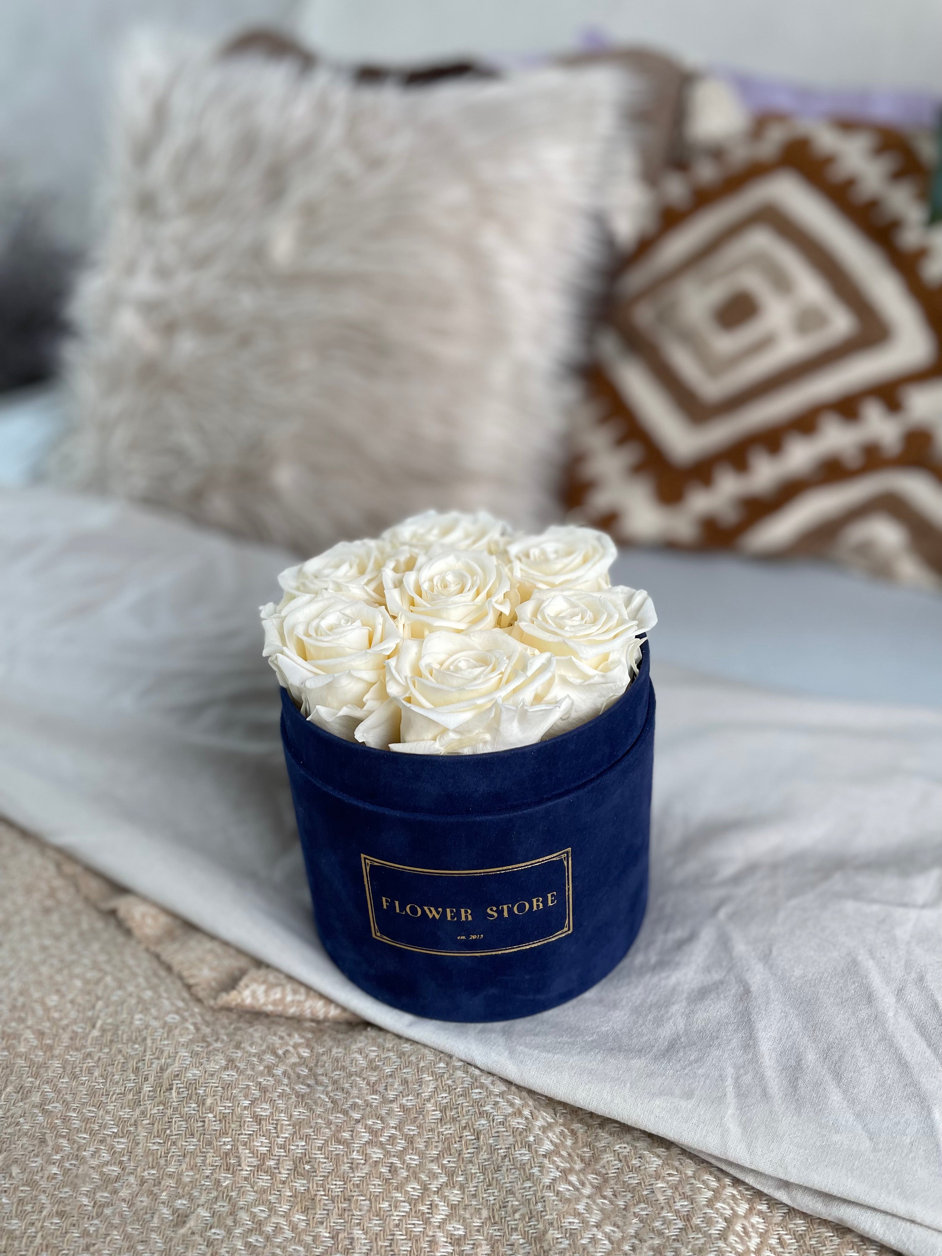 Eternal roses - medium flocked navy blue flowerbox