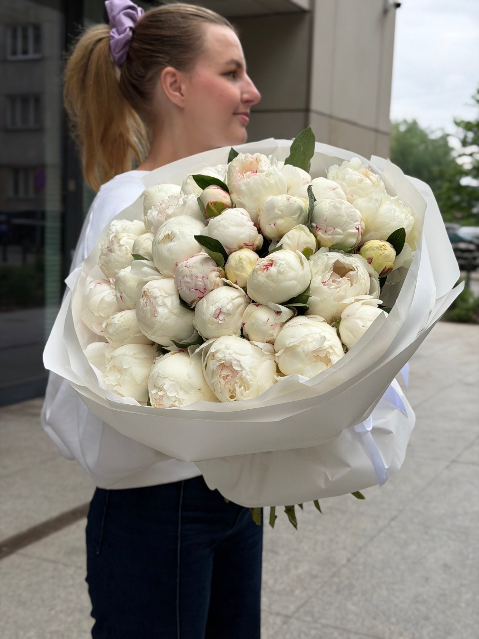 Bukiet Białych Piwonii „Ivory Elegance” - kwiaty Flower Store Warszawa