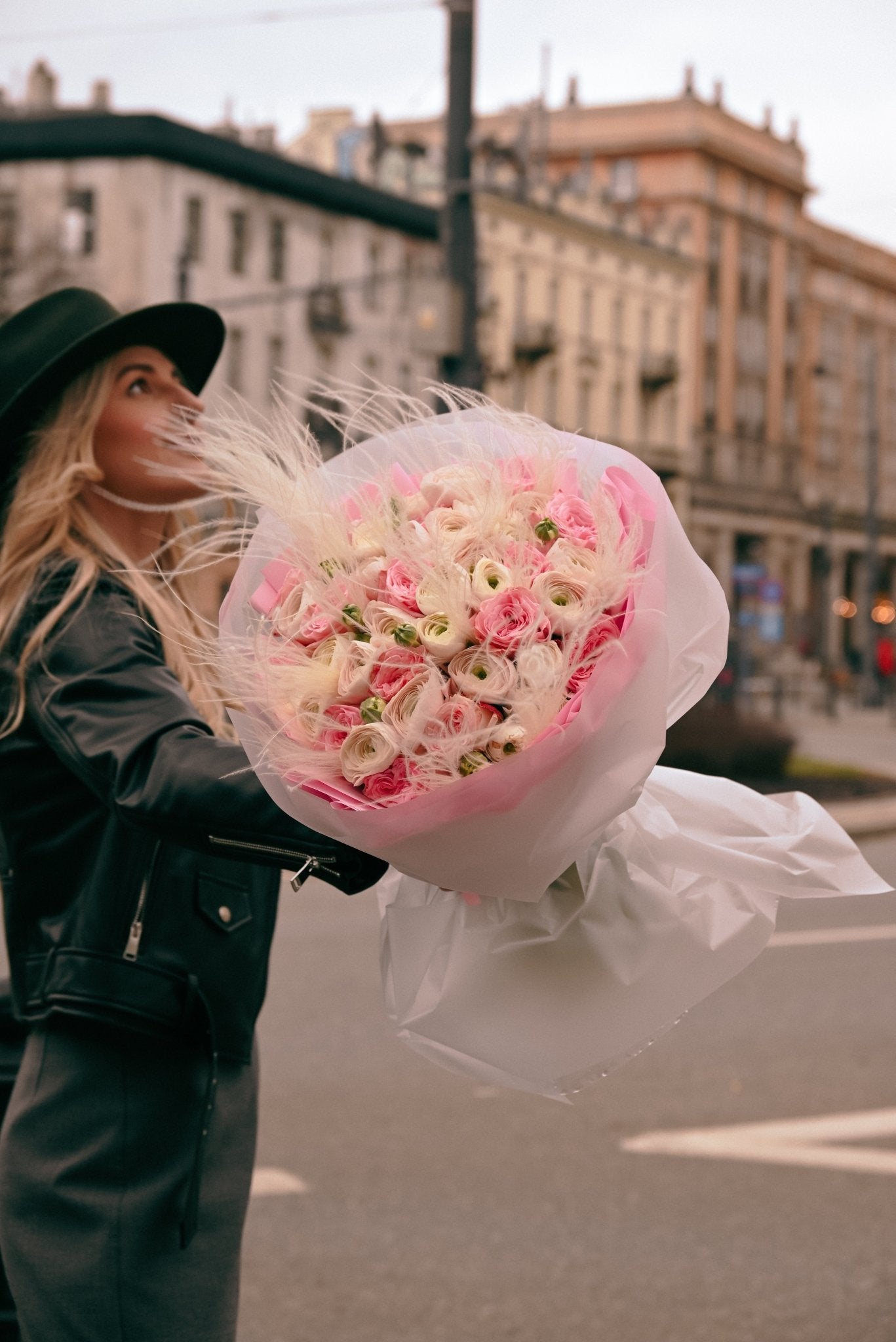 Bukiet z Jaskrów i Róży Pink Ohara - kwiaty Flower Store Warszawa