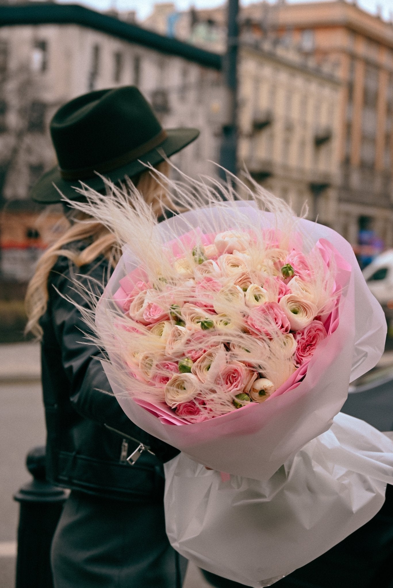 Bukiet z Jaskrów i Róży Pink Ohara - kwiaty Flower Store Warszawa