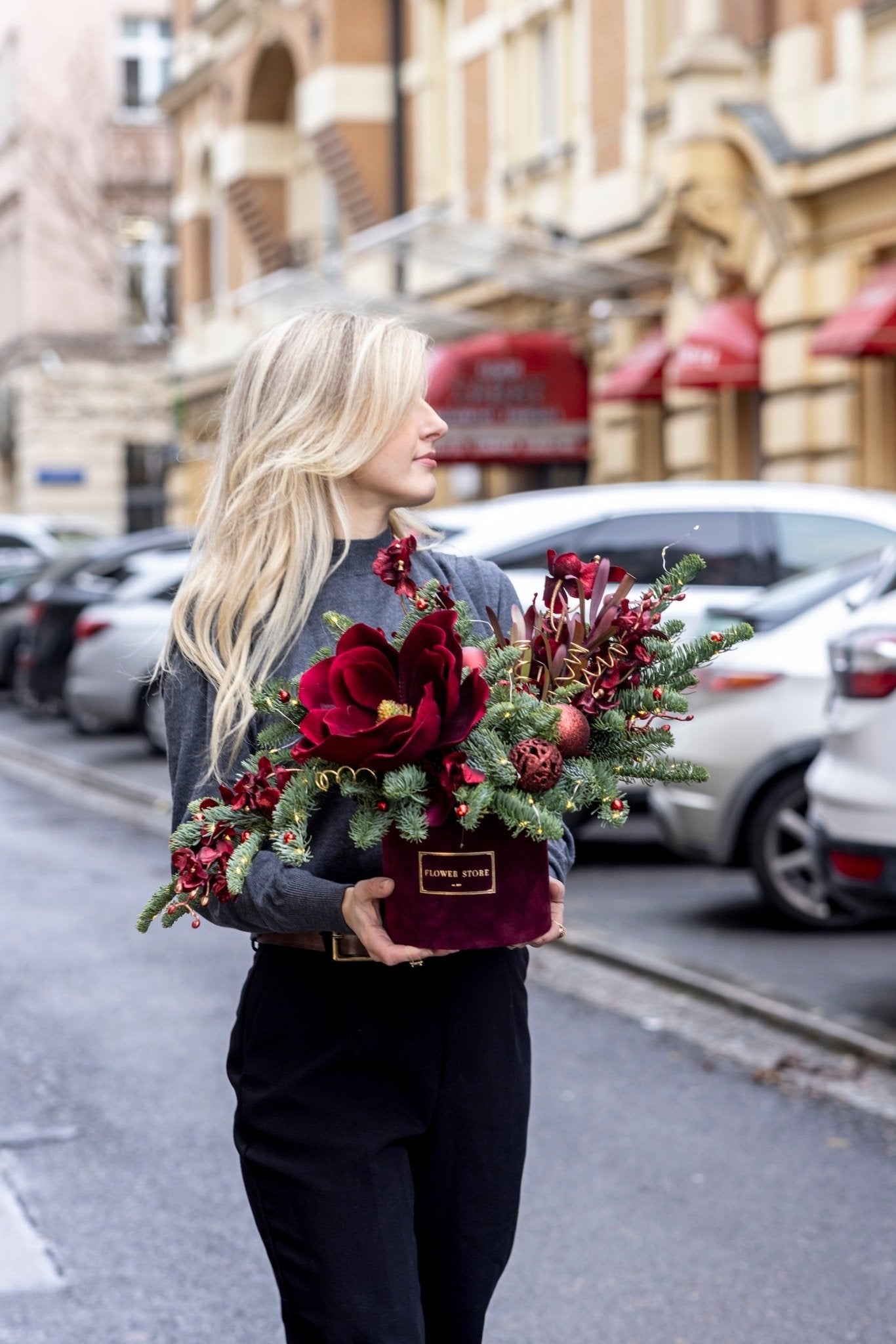 Burgundowe Ukojenie Wieczoru – Stroik świąteczny - kwiaty Flower Store Warszawa