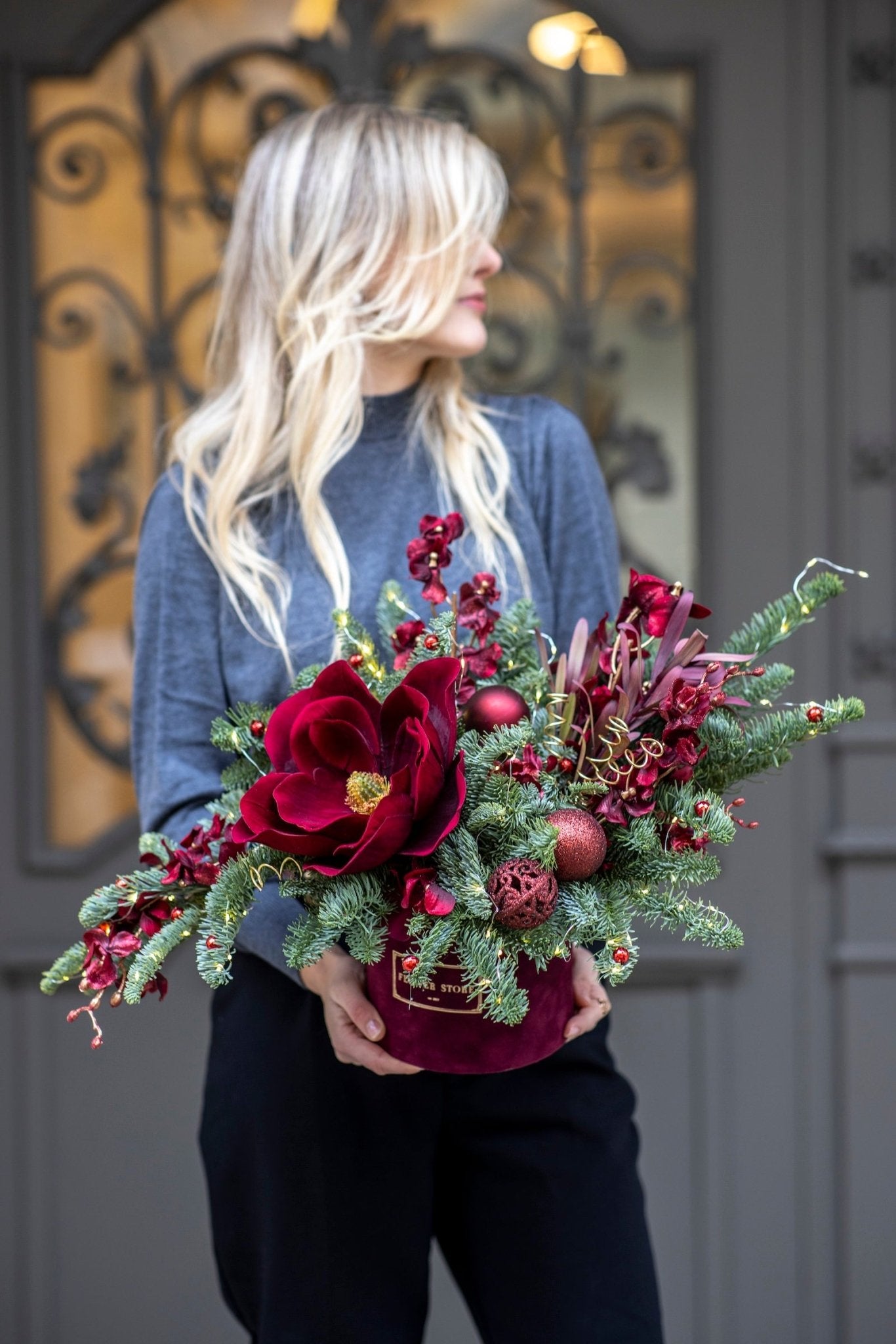 Burgundowe Ukojenie Wieczoru – Stroik świąteczny - kwiaty Flower Store Warszawa