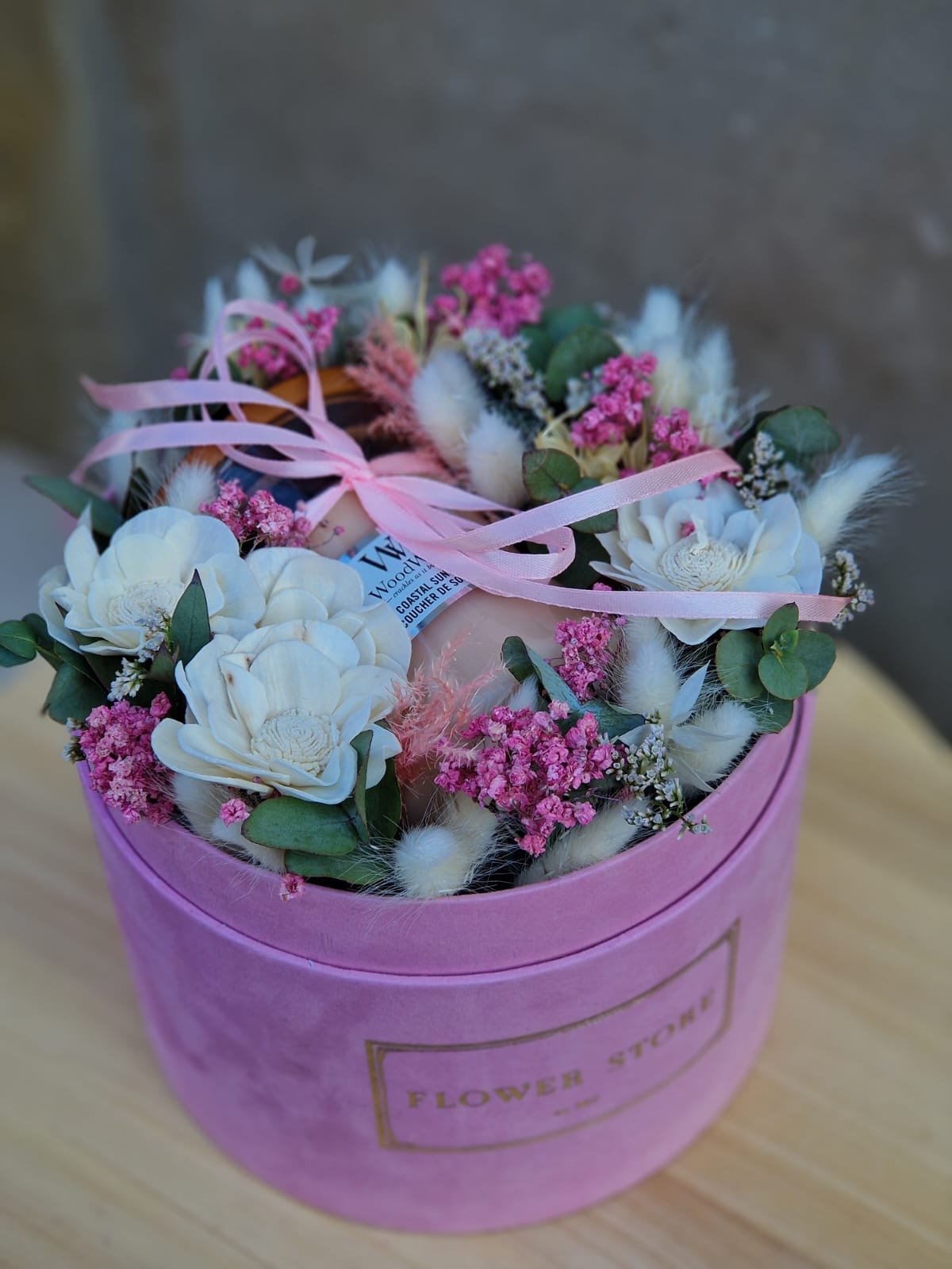 Ekskluzywny Zamykany Flowerbox i świeca - kwiaty Flower Store Warszawa