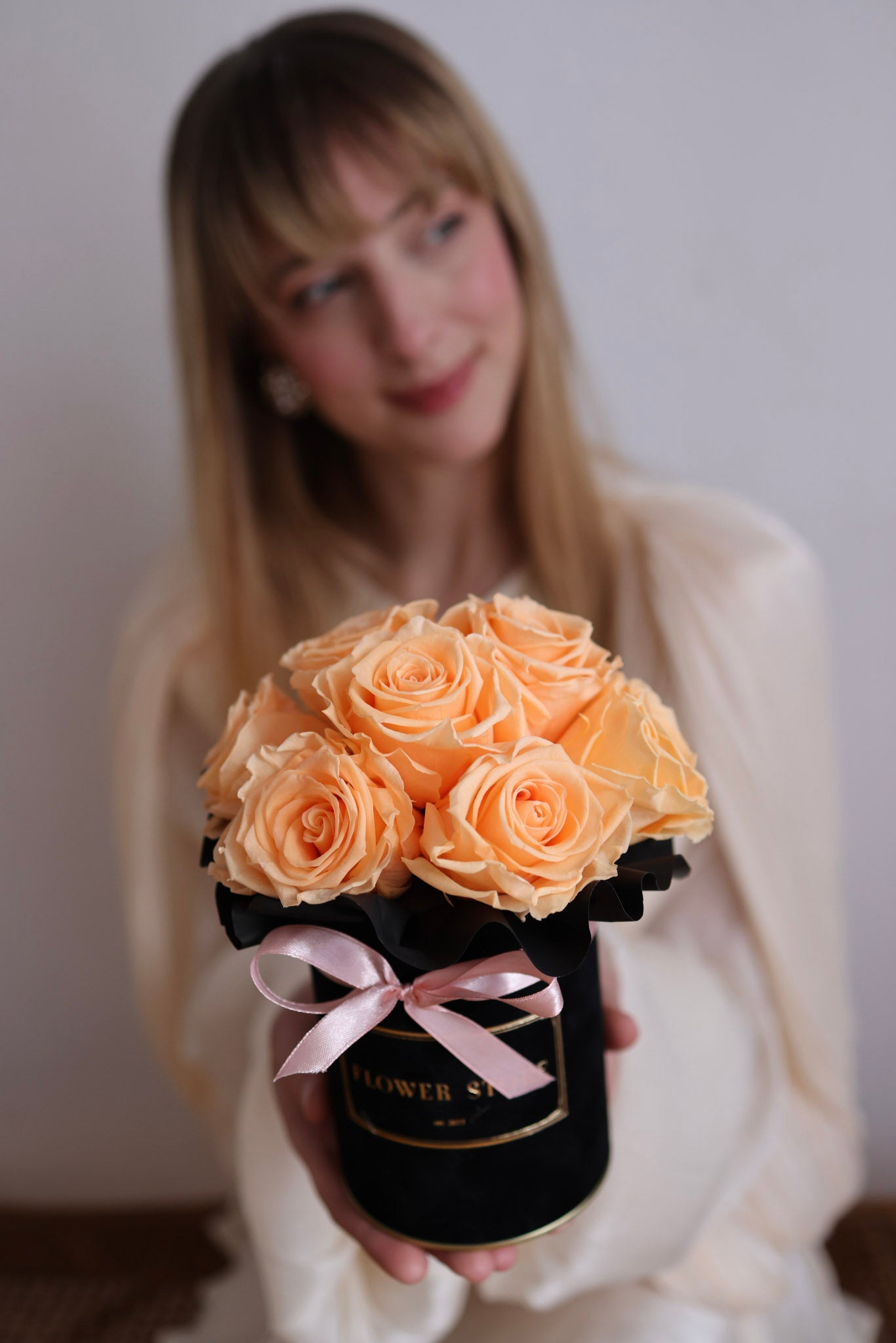 Elegancja herbaciane wieczne róże - kwiaty Flower Store Warszawa