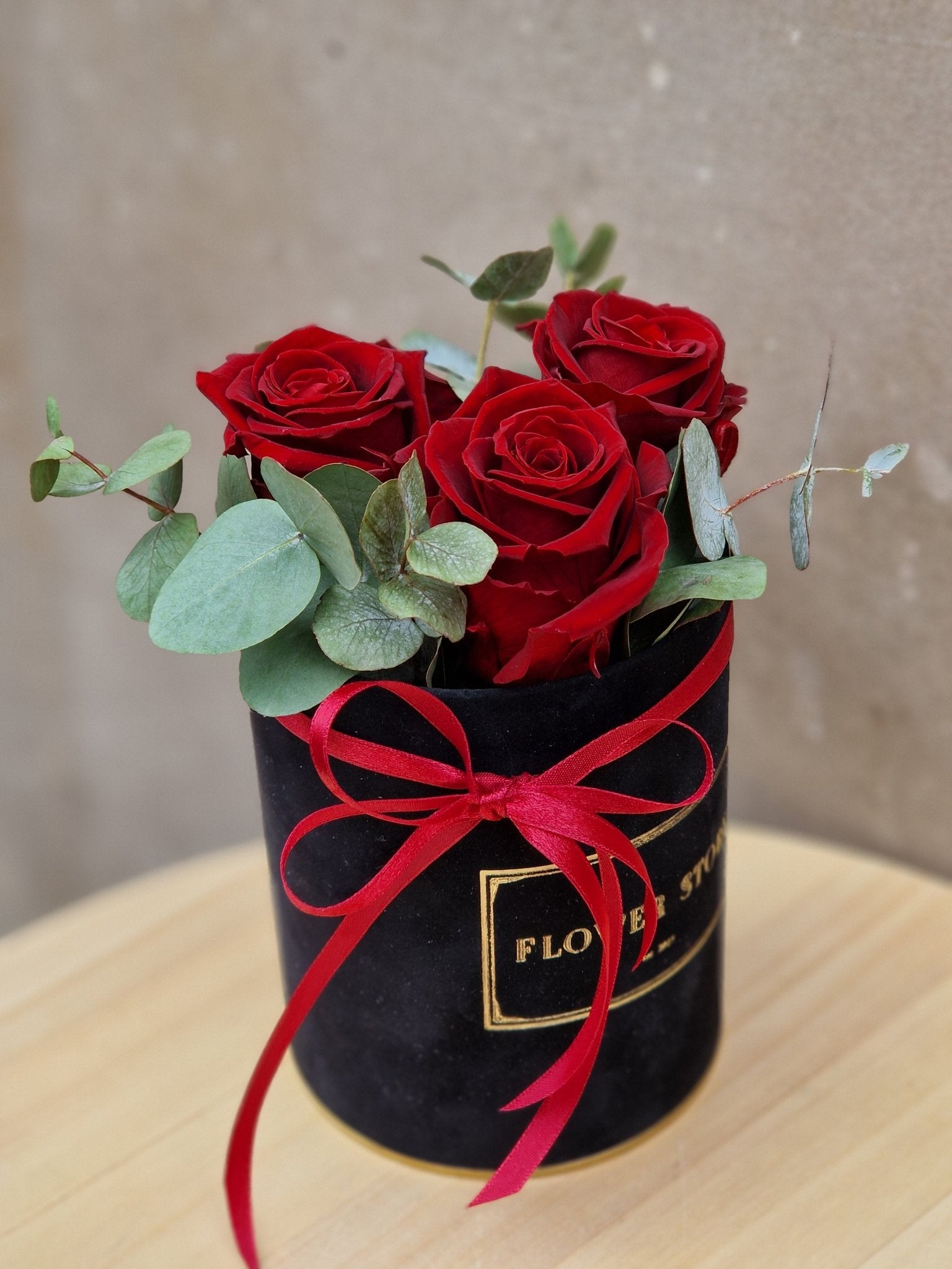 Flowerbox Wieczne róże z eukaliptusem - kwiaty Flower Store Warszawa