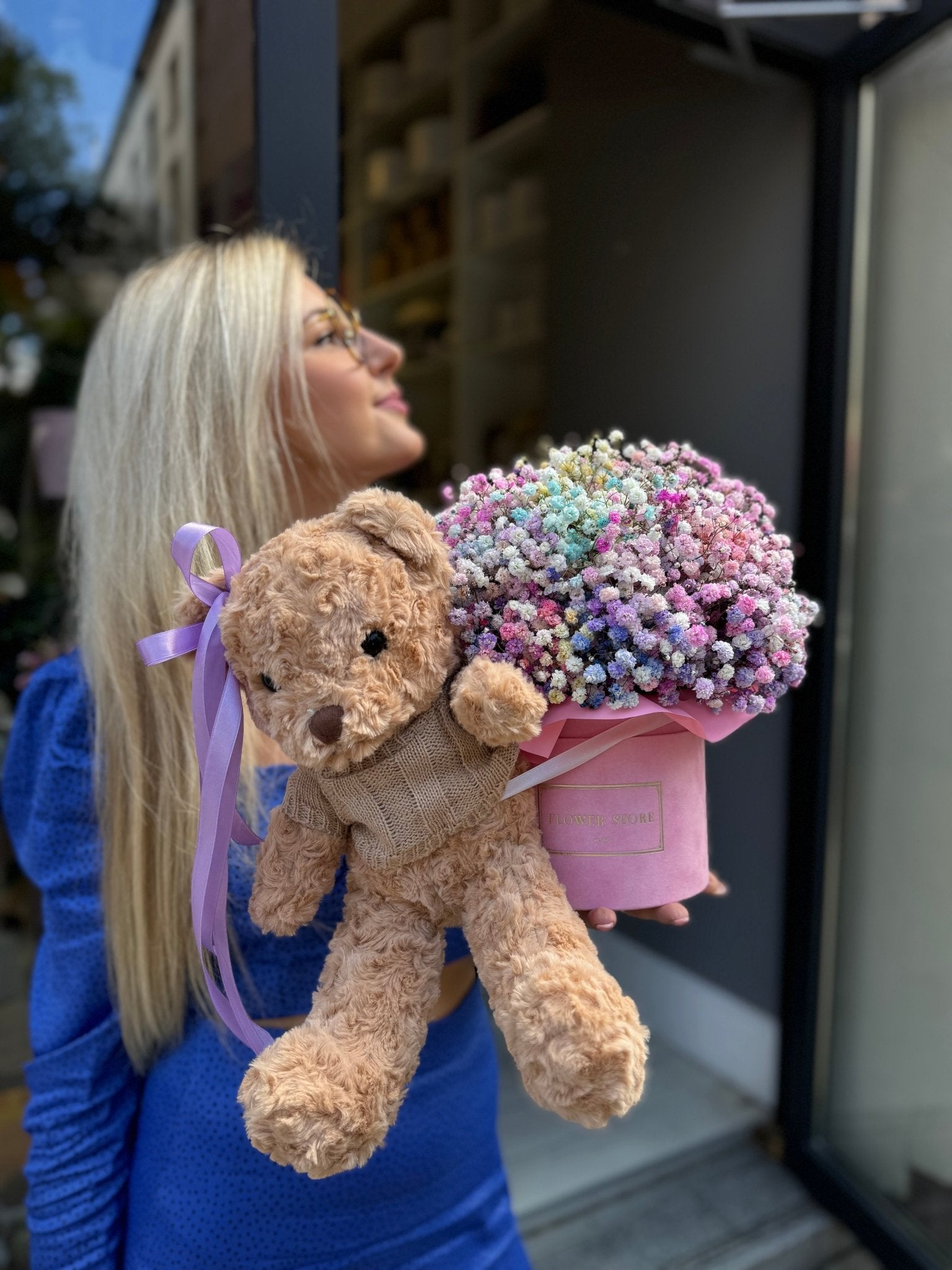 Flowerbox z Misiem i kolorową gipsówką - kwiaty Flower Store Warszawa