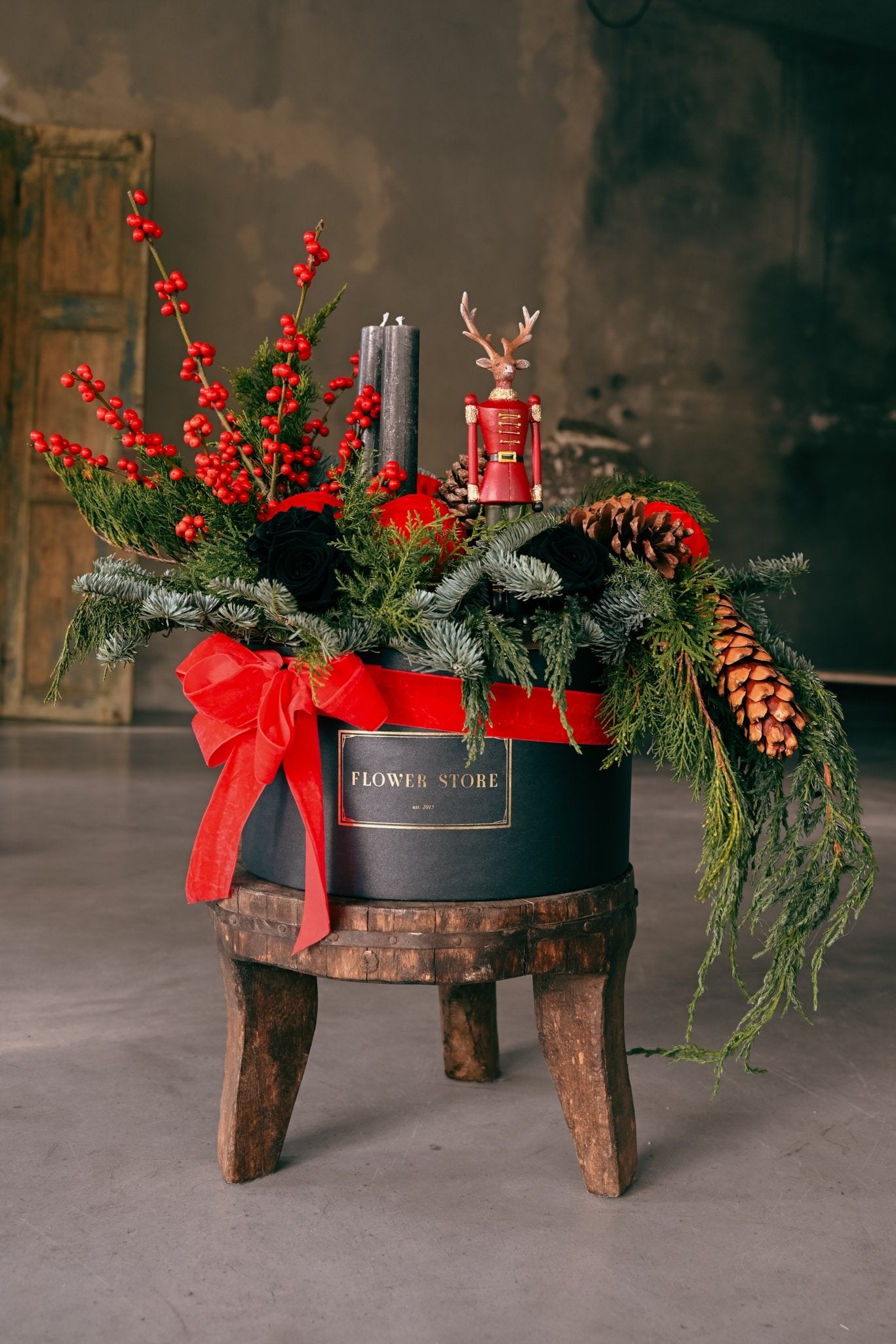 Grande stroik świąteczny premium Strażnik Świąt - kwiaty Flower Store Warszawa