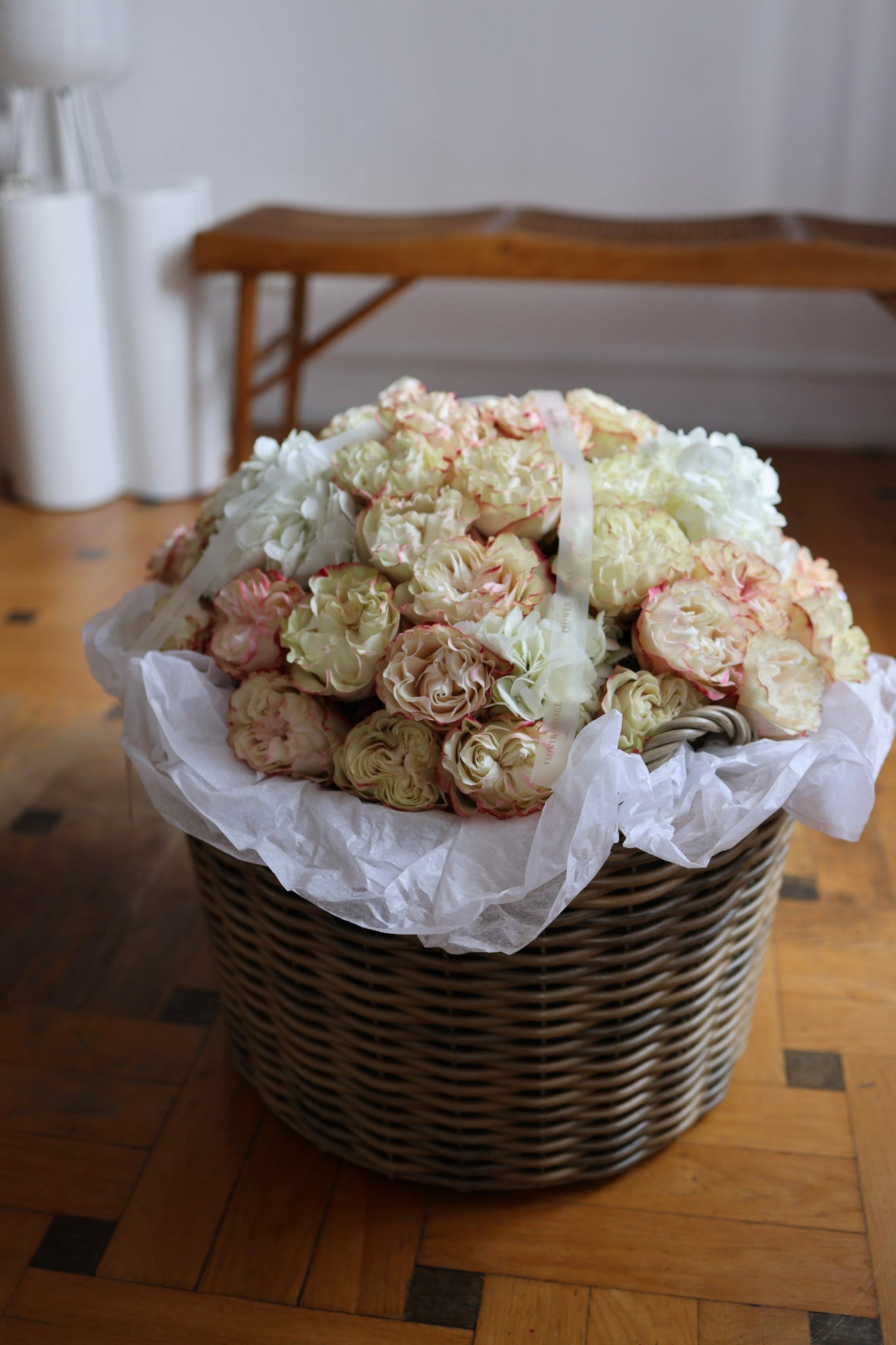 Kosz Róż i Hortensji „Różany Ogród” - kwiaty Flower Store Warszawa