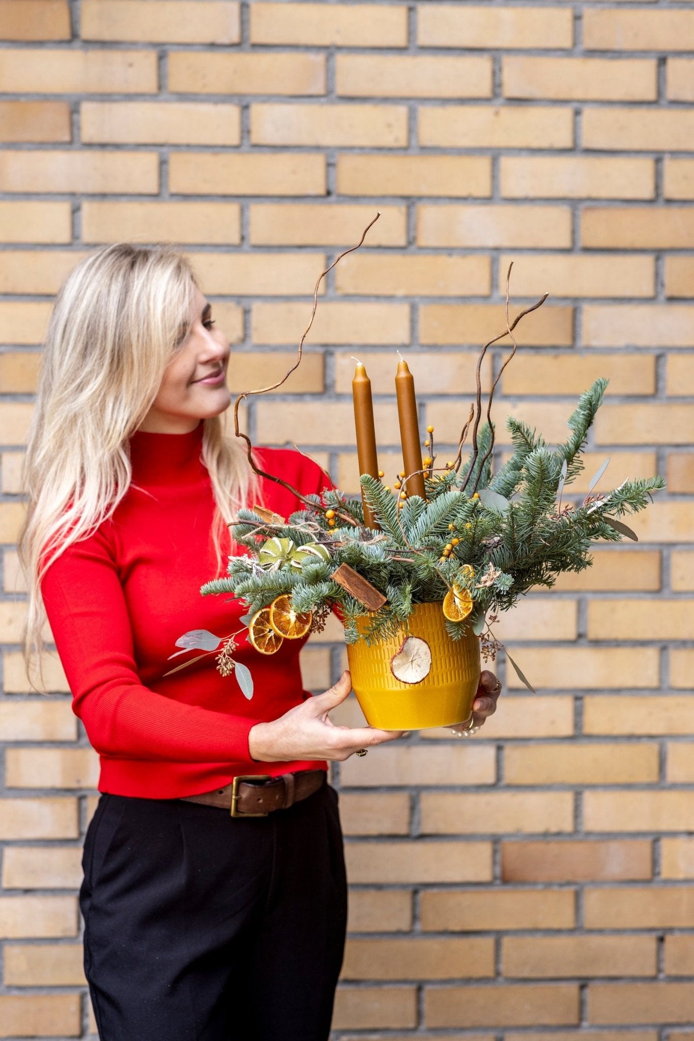 Stroik Świąteczny - Ciepło Pomarańczowej Gwiazdki - kwiaty Flower Store Warszawa