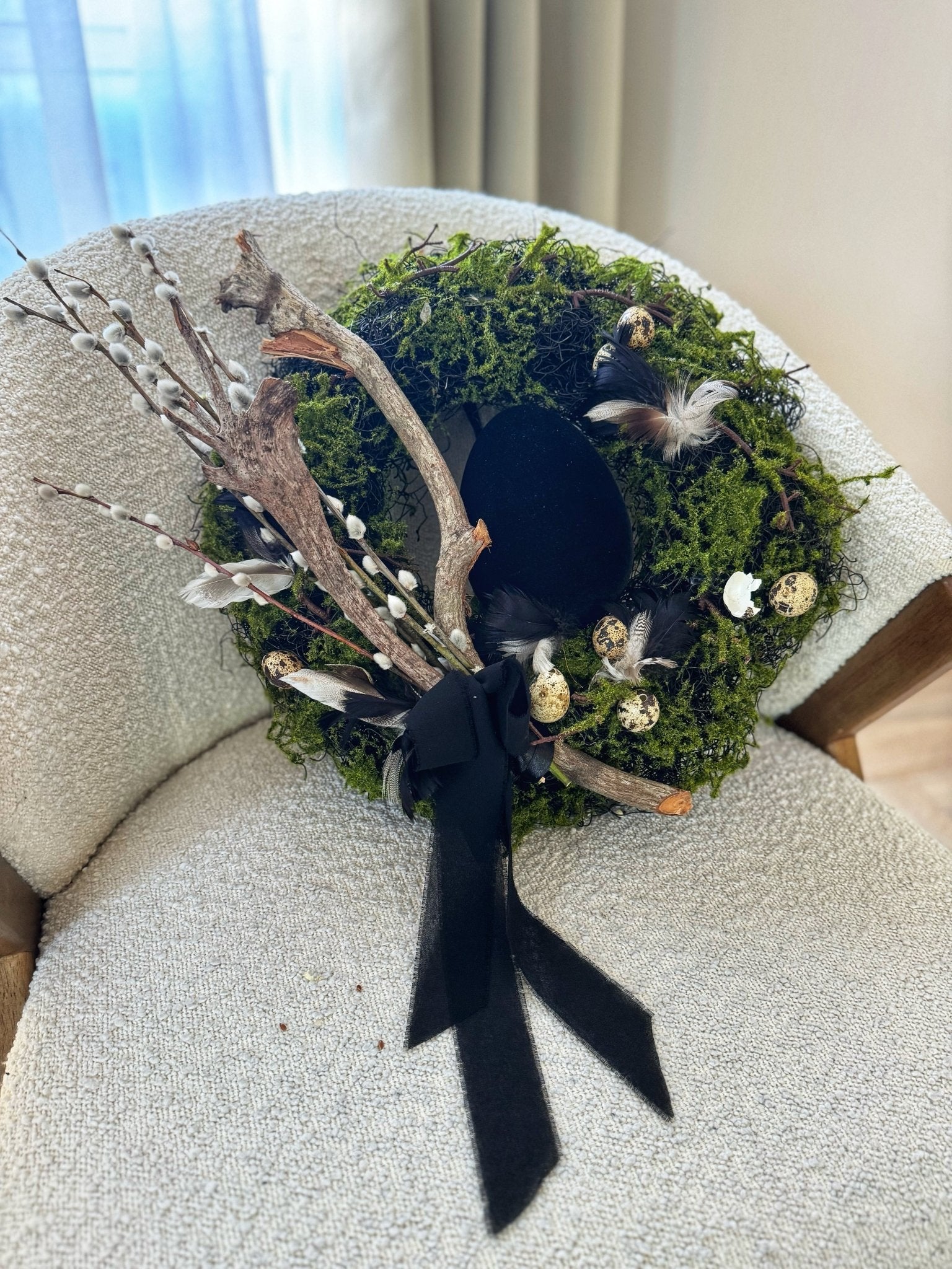 Wianek Wielkanocny Trwała Elegancja z Zamszowym Jajem - kwiaty Flower Store Warszawa