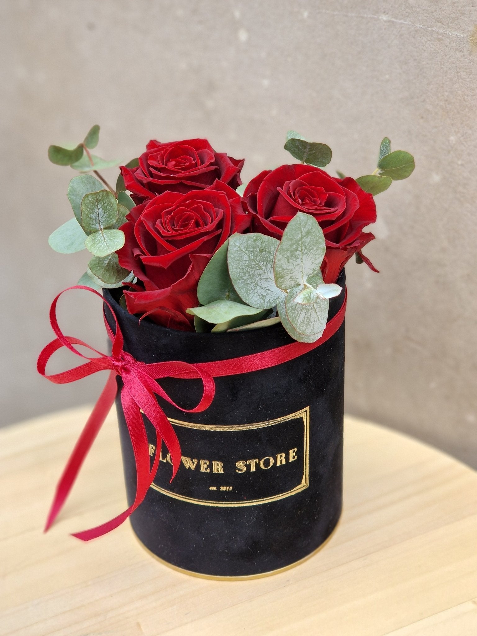Wieczne Czerwone Róże z eukaliptusem w czarnym boxie - kwiaty Flower Store Warszawa