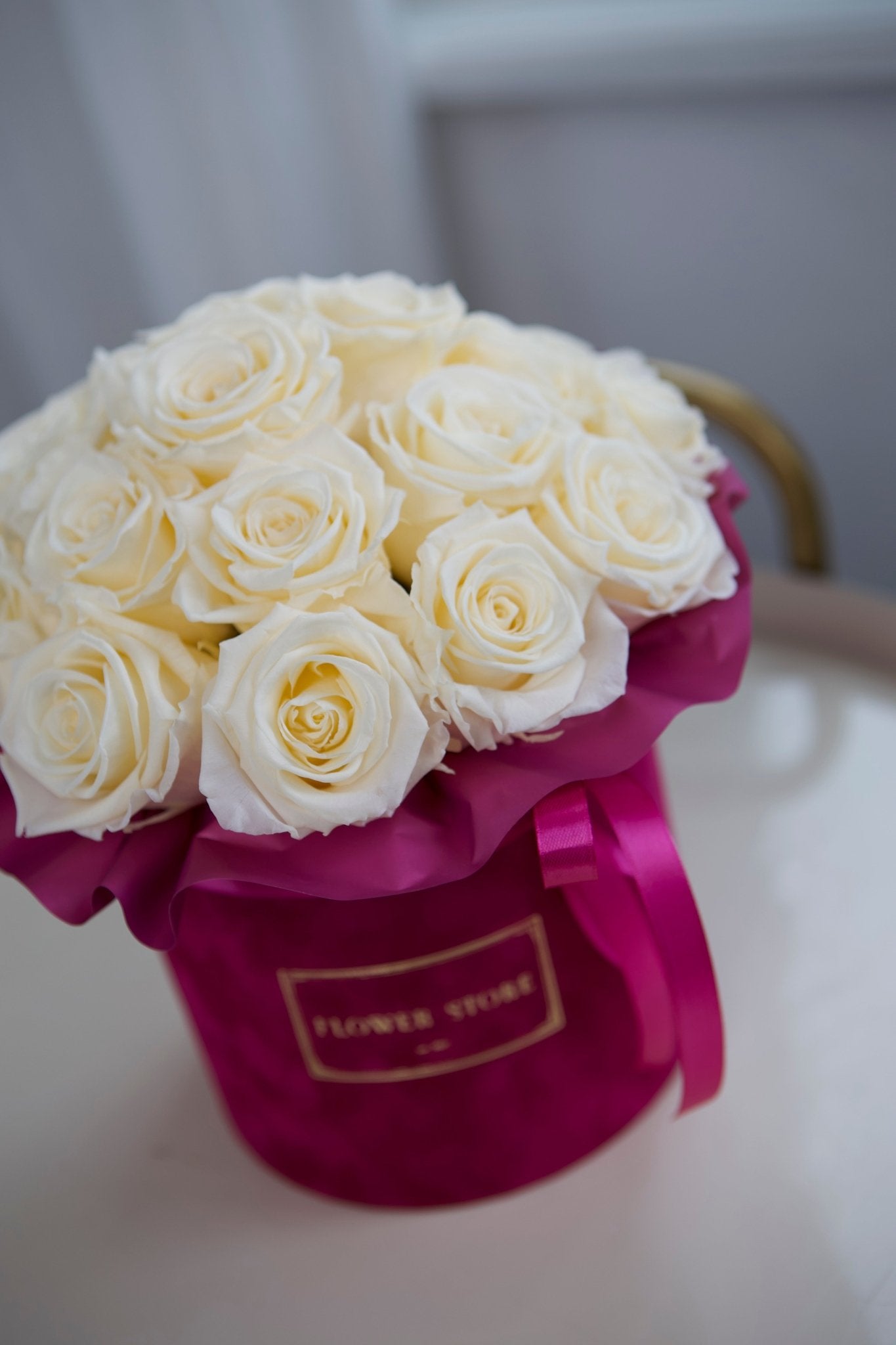 Wieczne Róże Kremowe w Fuksjowym Boxie - kwiaty Flower Store Warszawa