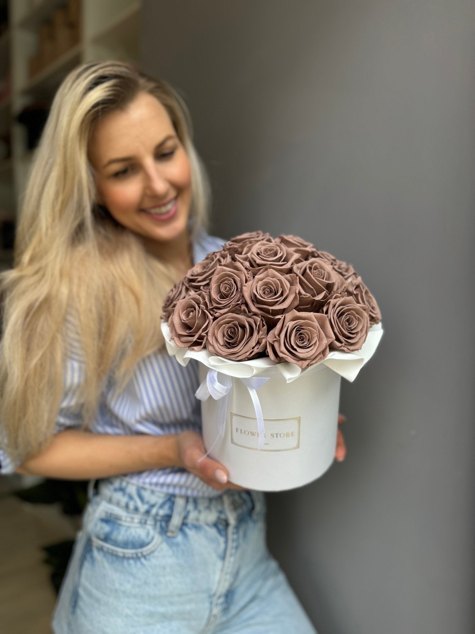 Wieczne róże Midnight Toffie - biały flowerbox - kwiaty Flower Store Warszawa