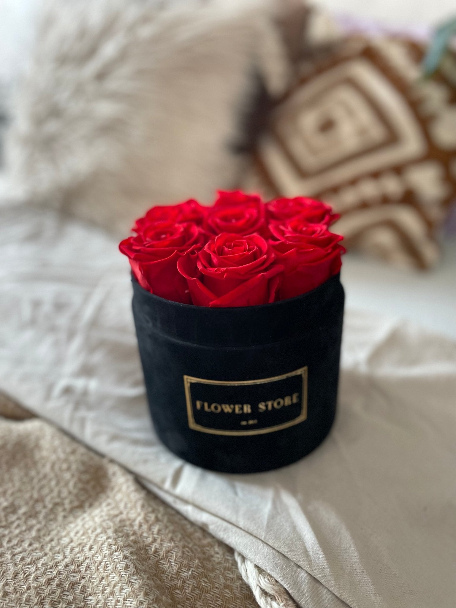 Wieczne róże - średni flokowany czarny flowerbox - kwiaty Flower Store Warszawa