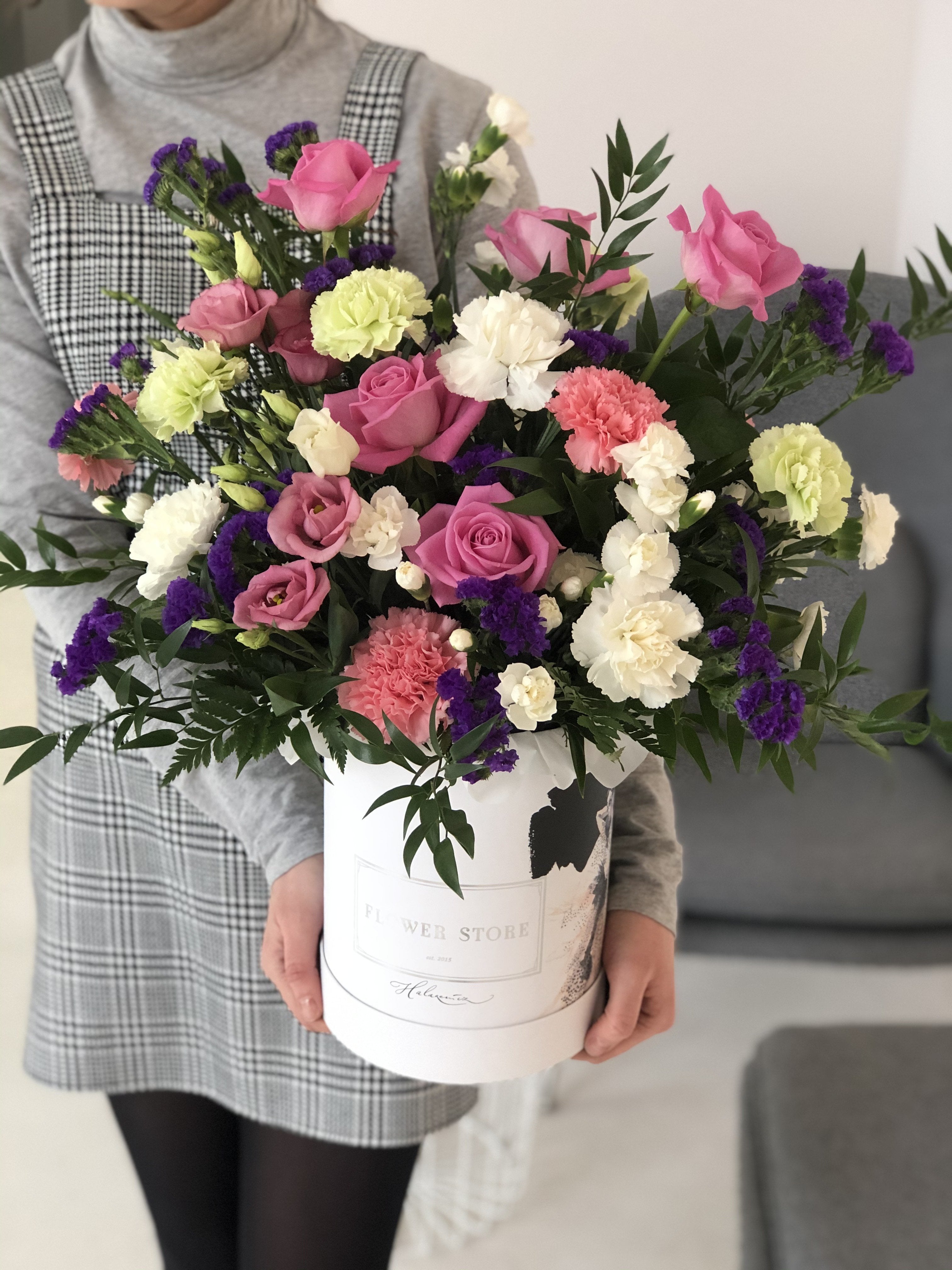 Airy spring composition in a white flowerbox - live flowers