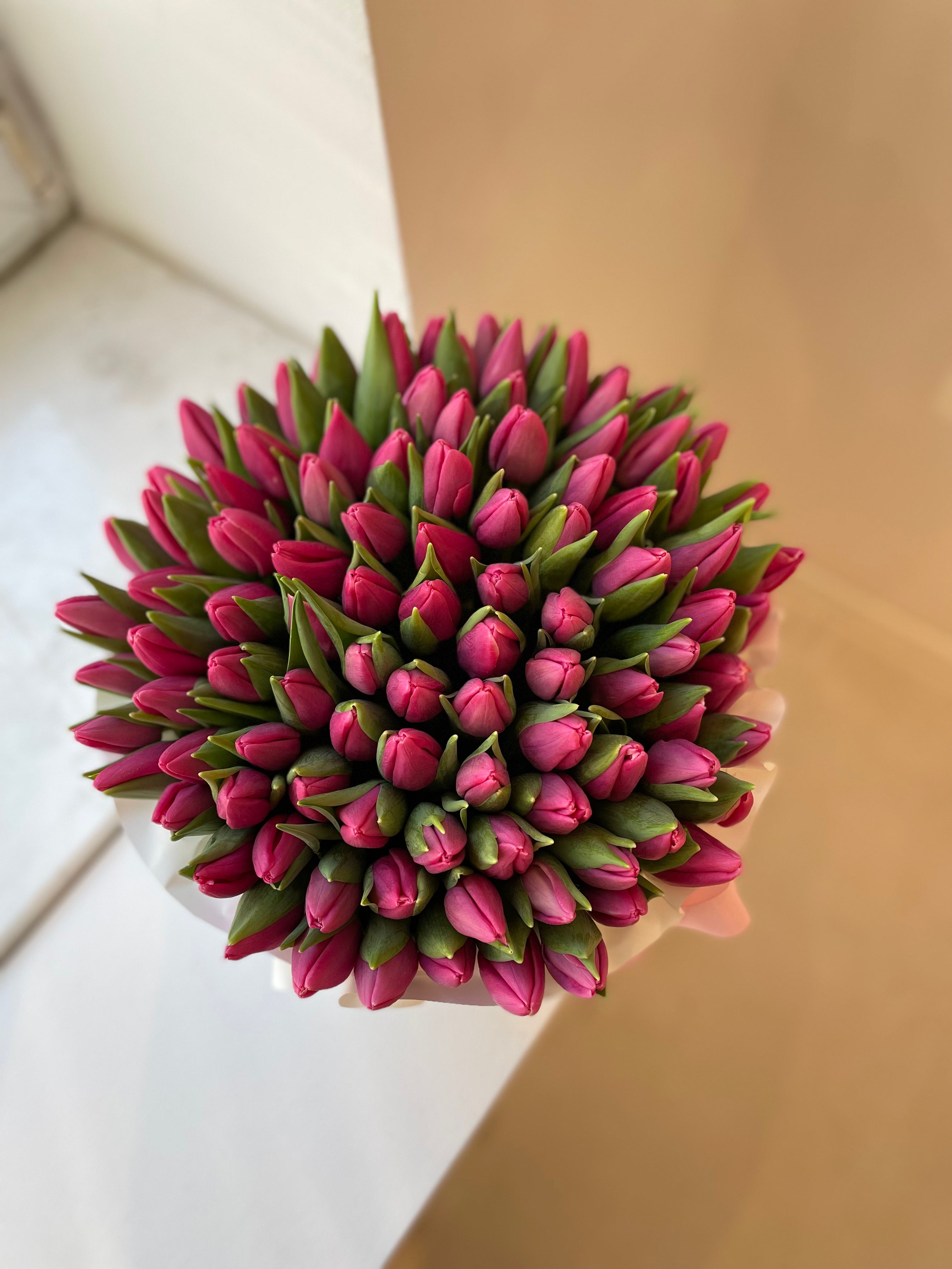 Tuliphane basket