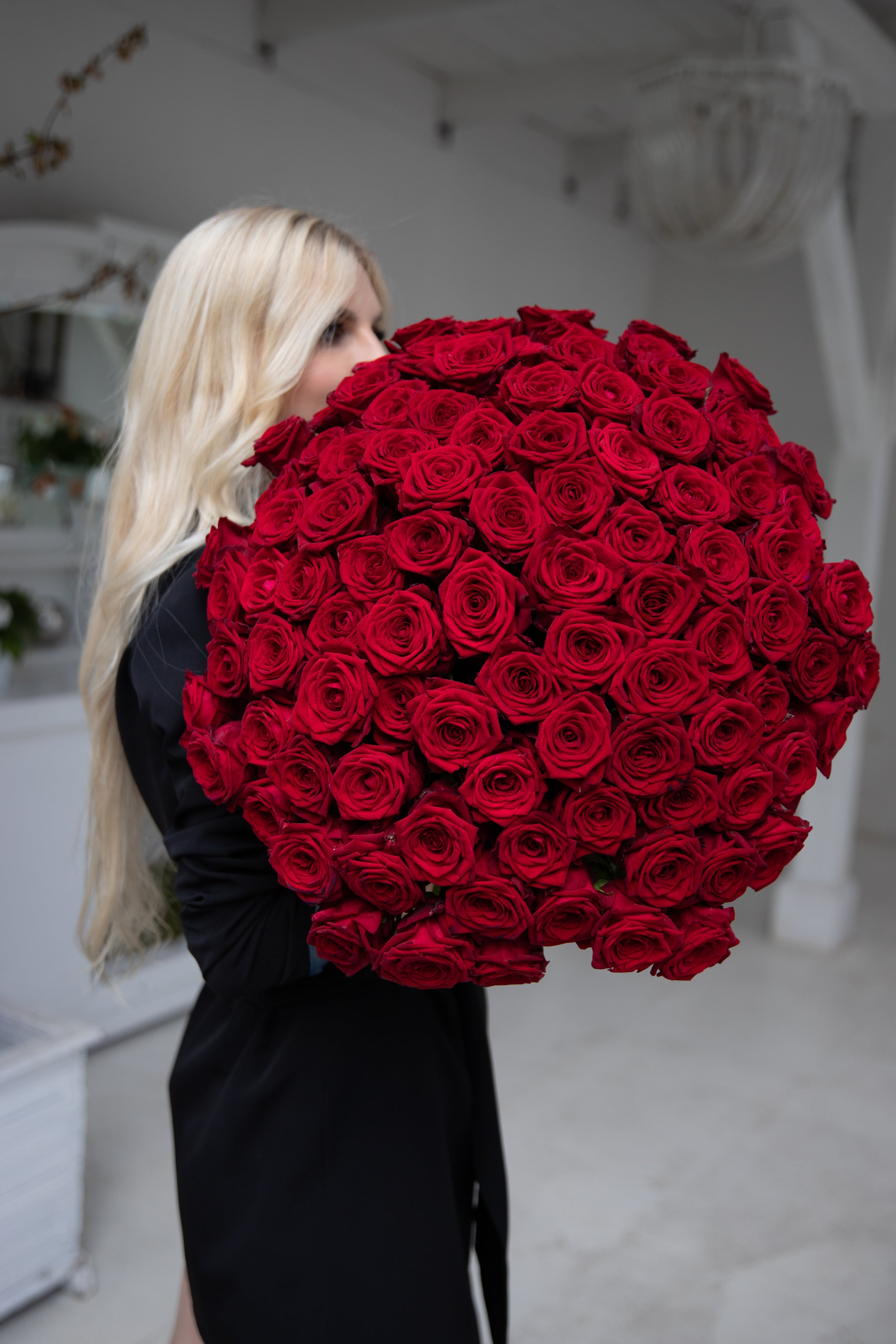 101 Red Roses - an unforgettable gift with delivery