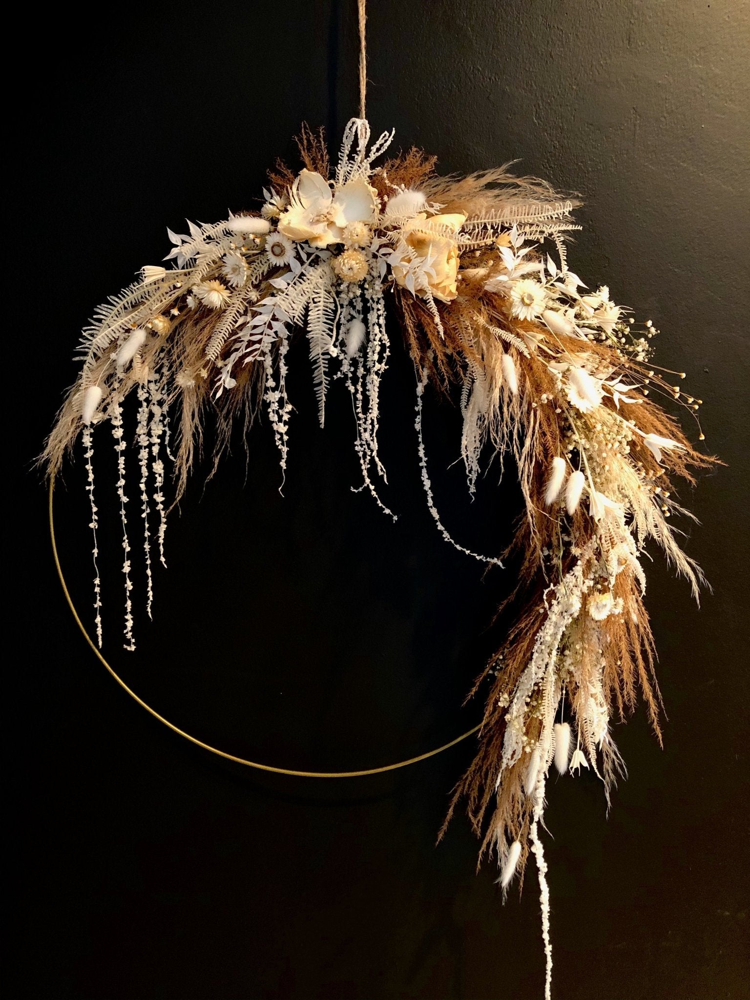 Dekoracja na złotym kole - „limma” - duża - kwiaty Flower Store Warszawa