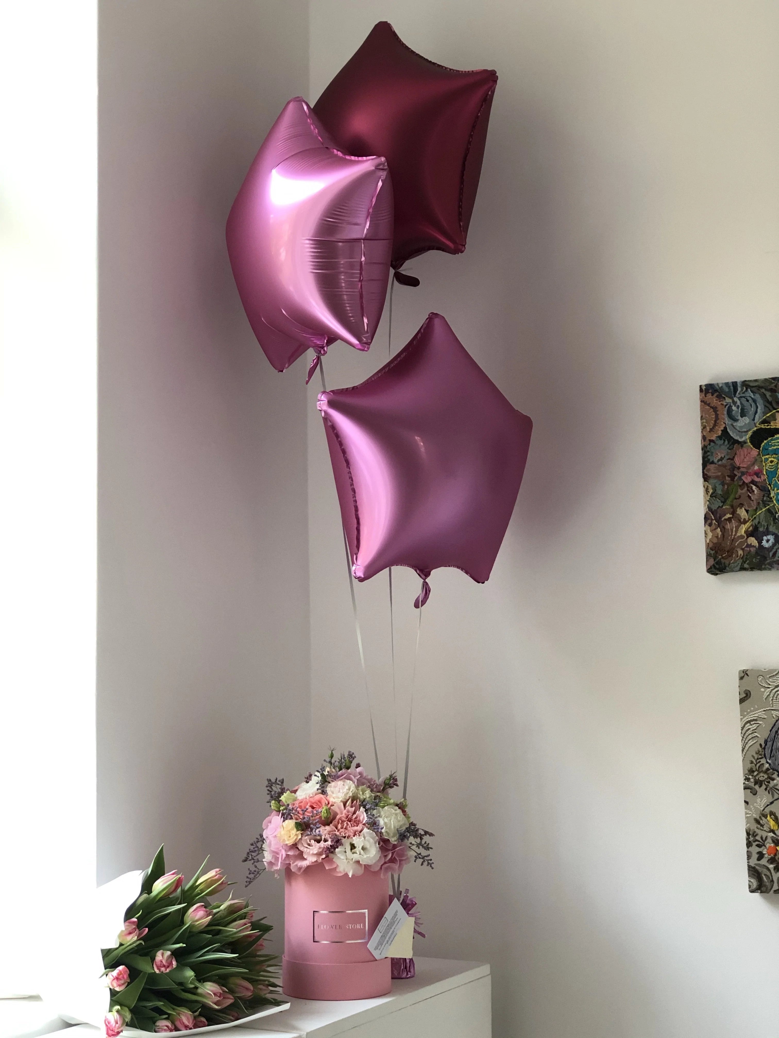 Birthday set of balloons and a pink box, spring composition - live flowers