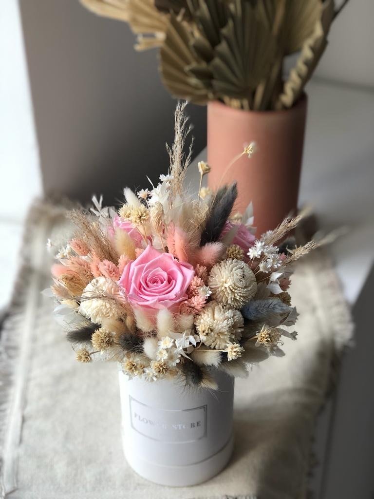 Dried flowerbox with eternal roses - many colors