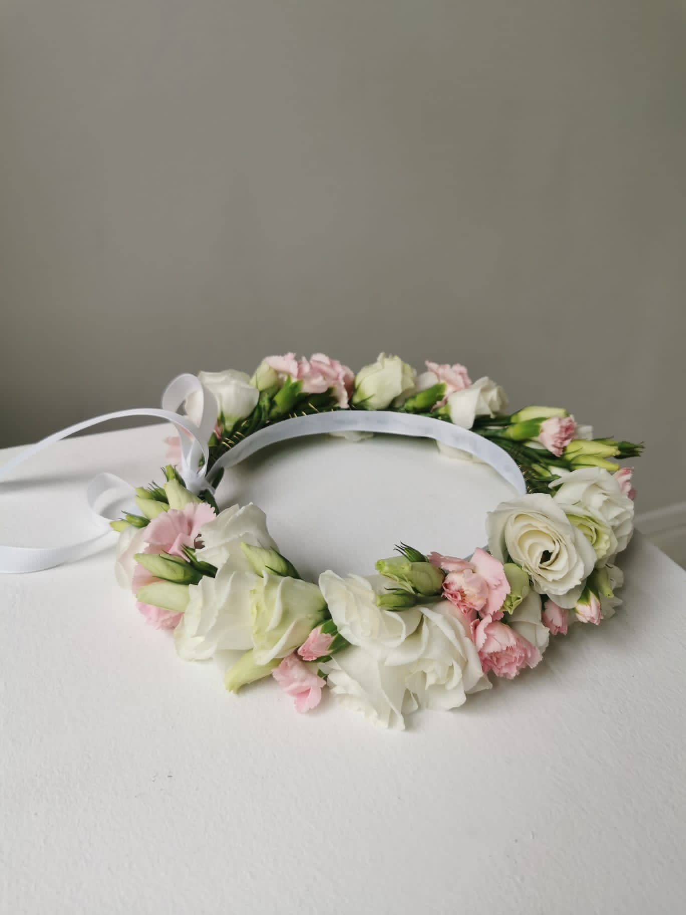 Wreath on the head of no4- live flowers