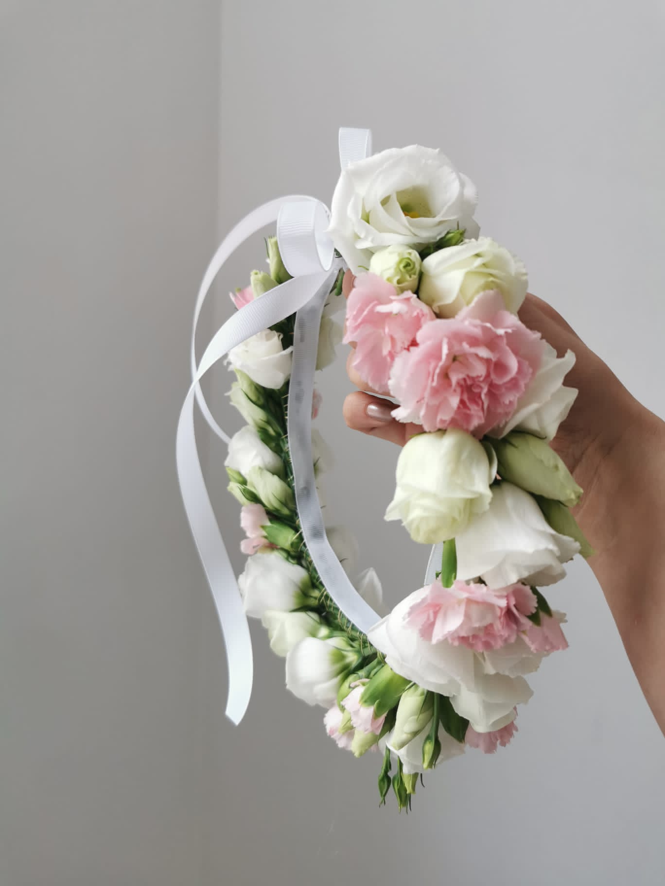 Wreath on the head of no4- live flowers