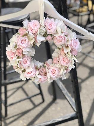 Mały biało - różowy wianek - kwiaty sztuczne - kwiaty Flower Store Warszawa