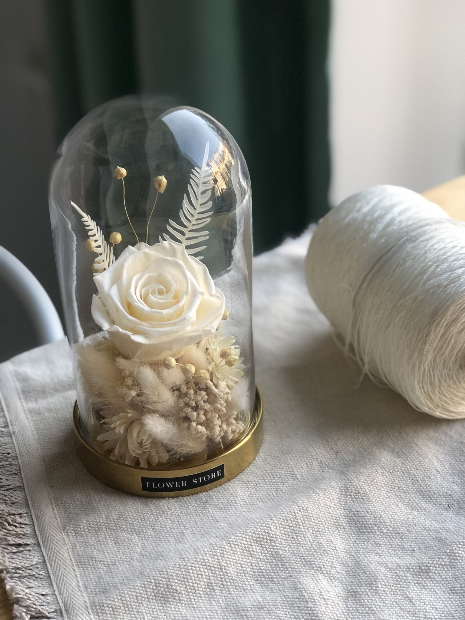 „Na szczęście” kompozycja z wieczną różą w szkle - kwiaty Flower Store Warszawa