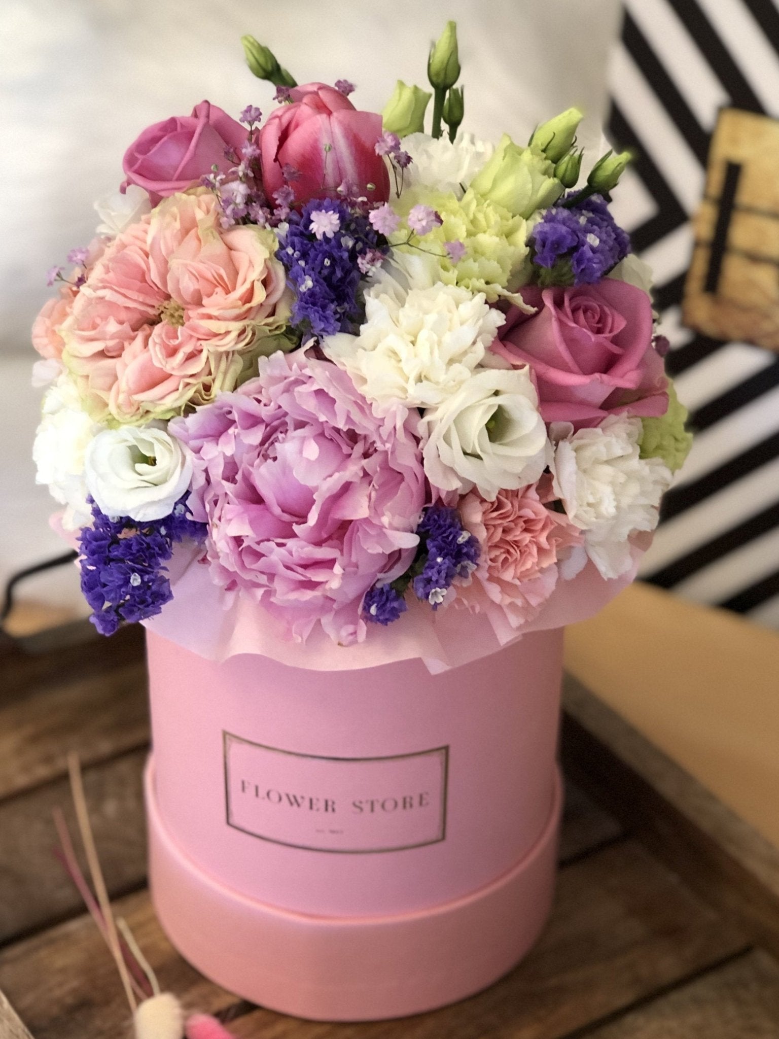 Średni różowy box wiosenna kompozycja - kwiaty żywe - kwiaty Flower Store Warszawa