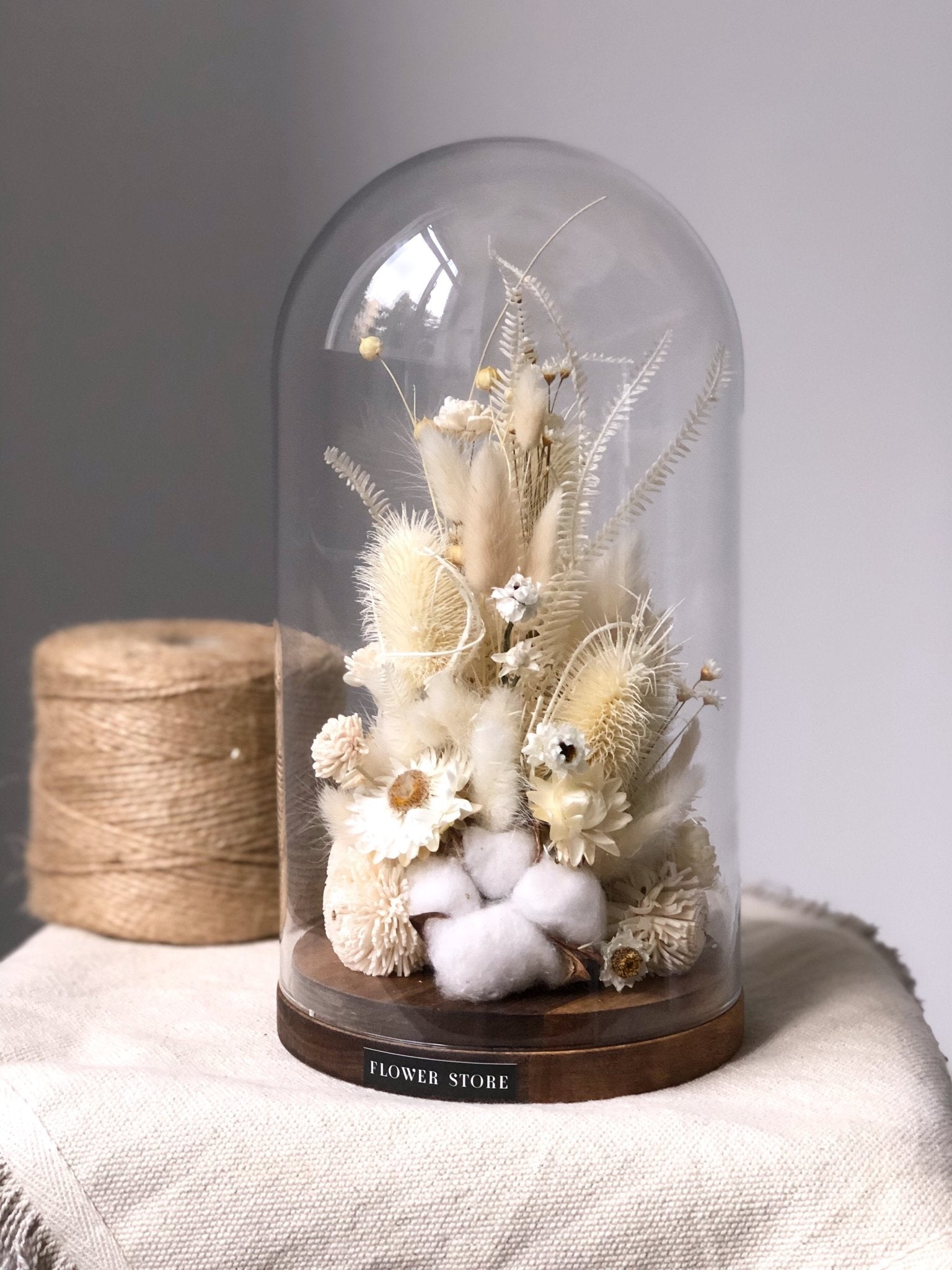 Suszona kompozycja w szkle flat white - kwiaty Flower Store Warszawa