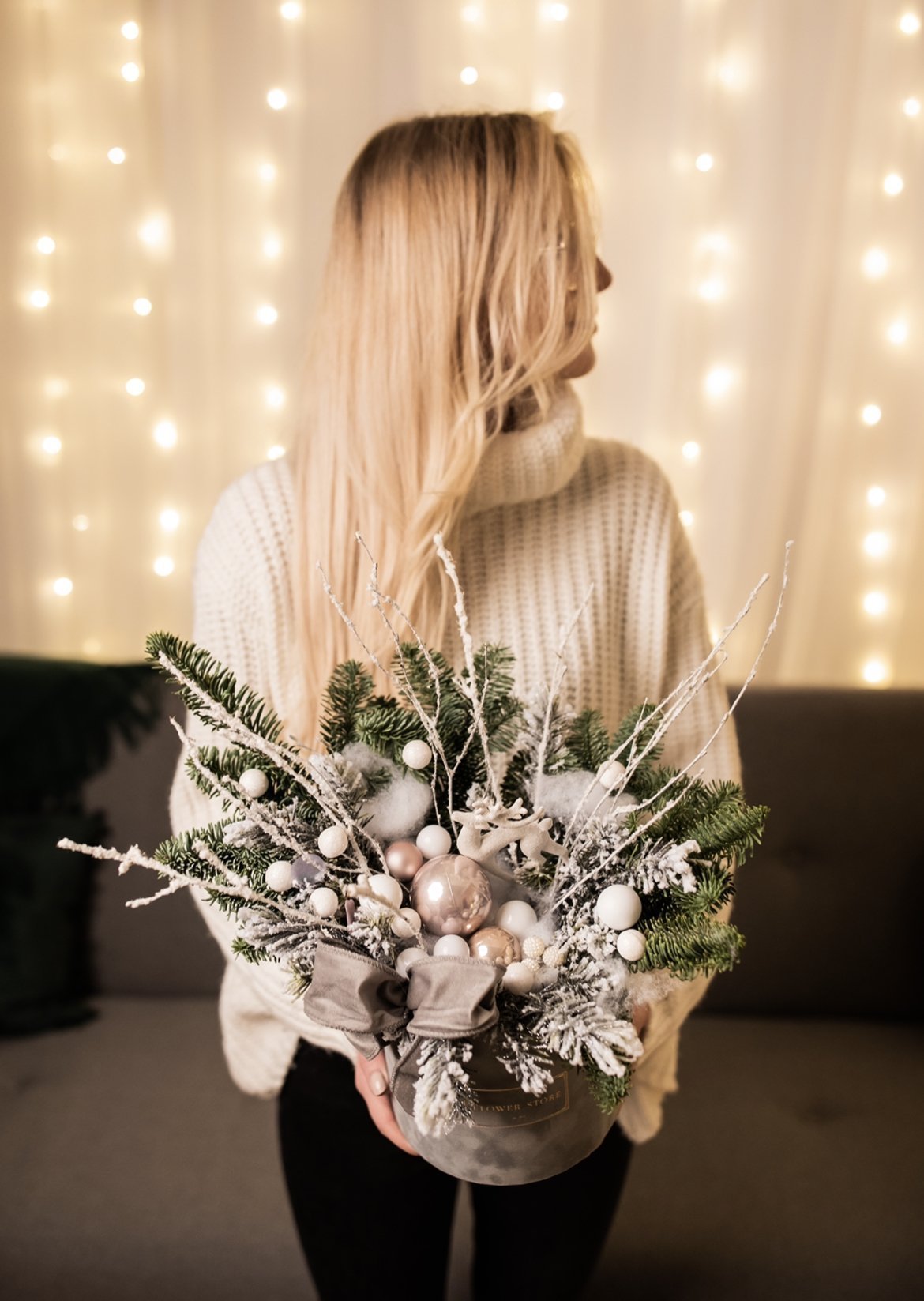 Szary flokowany naturalny świąteczny box - kwiaty Flower Store Warszawa