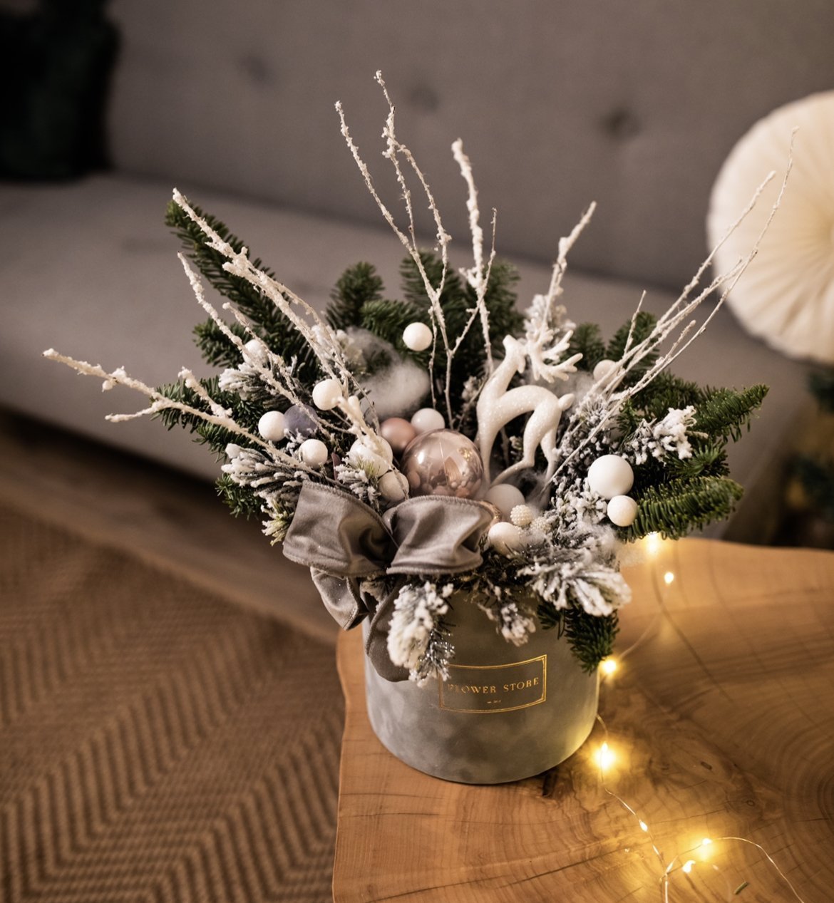 Szary flokowany naturalny świąteczny box - kwiaty Flower Store Warszawa