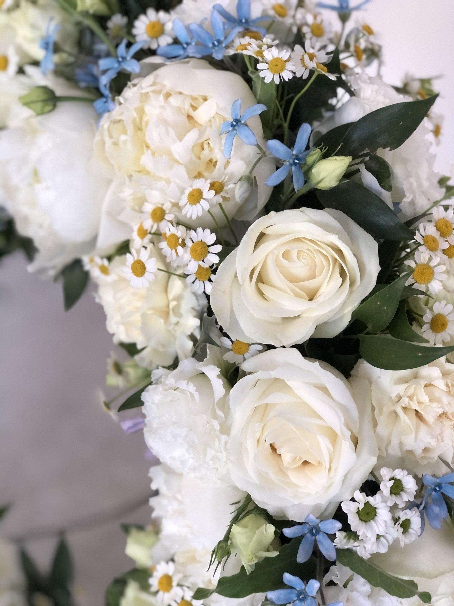 Wieniec Pogrzebowy Dekoracja wianek „tęsknota” kwiaty żywe - kwiaty Flower Store Warszawa