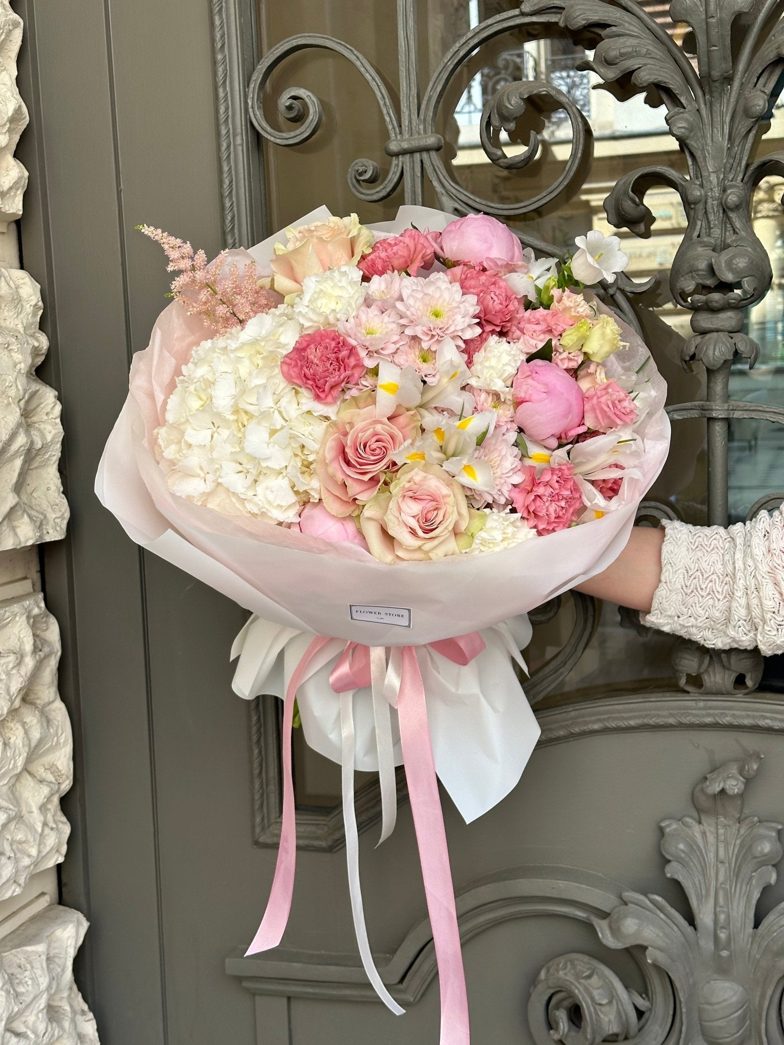 🌹 Wieczne róże kontra tradycyjne bukiety – co wybrać? - Flower Store