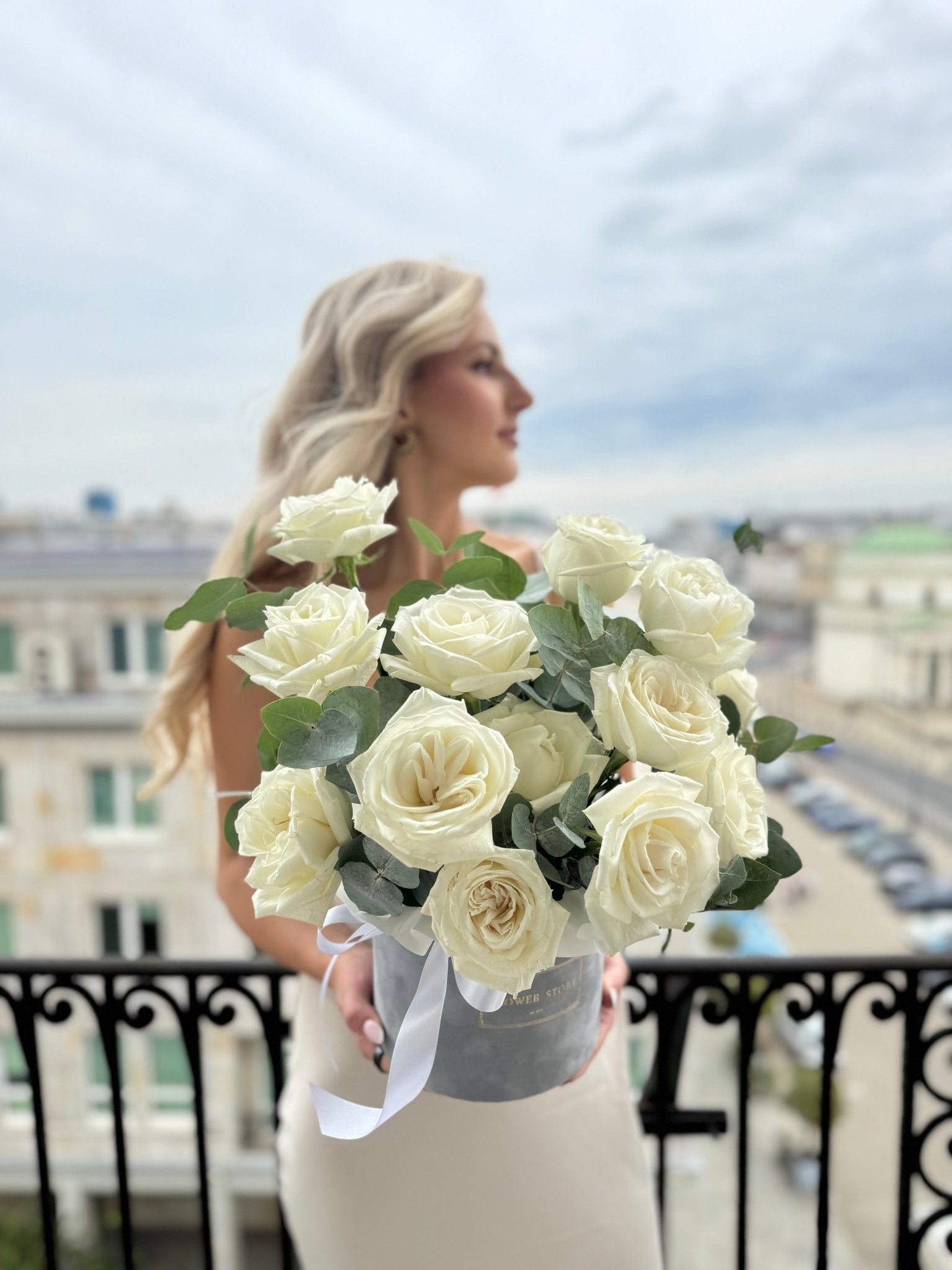 Bukiety z białych róż - Flower Store