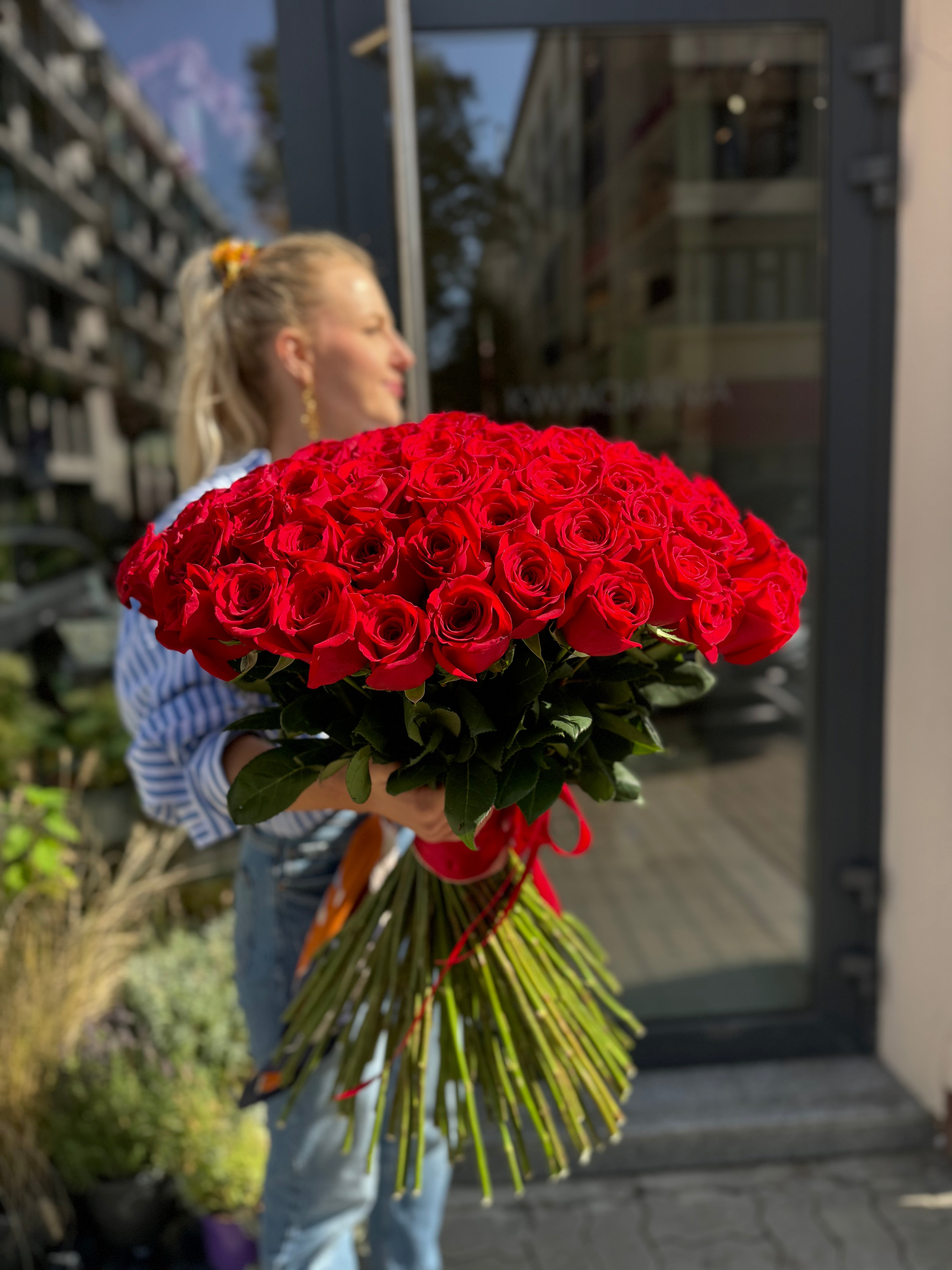 Bouquet of red roses