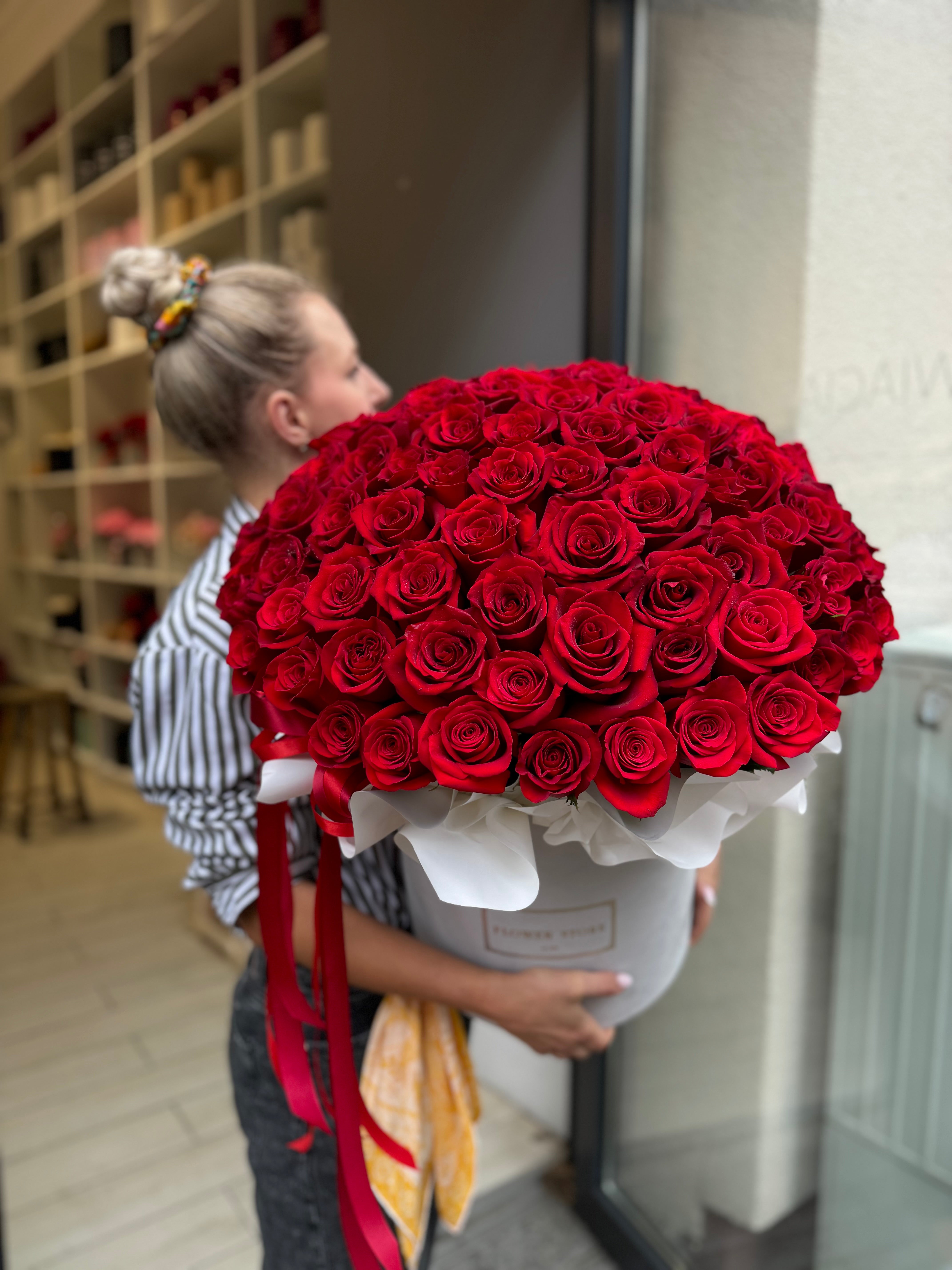 101 red roses Love