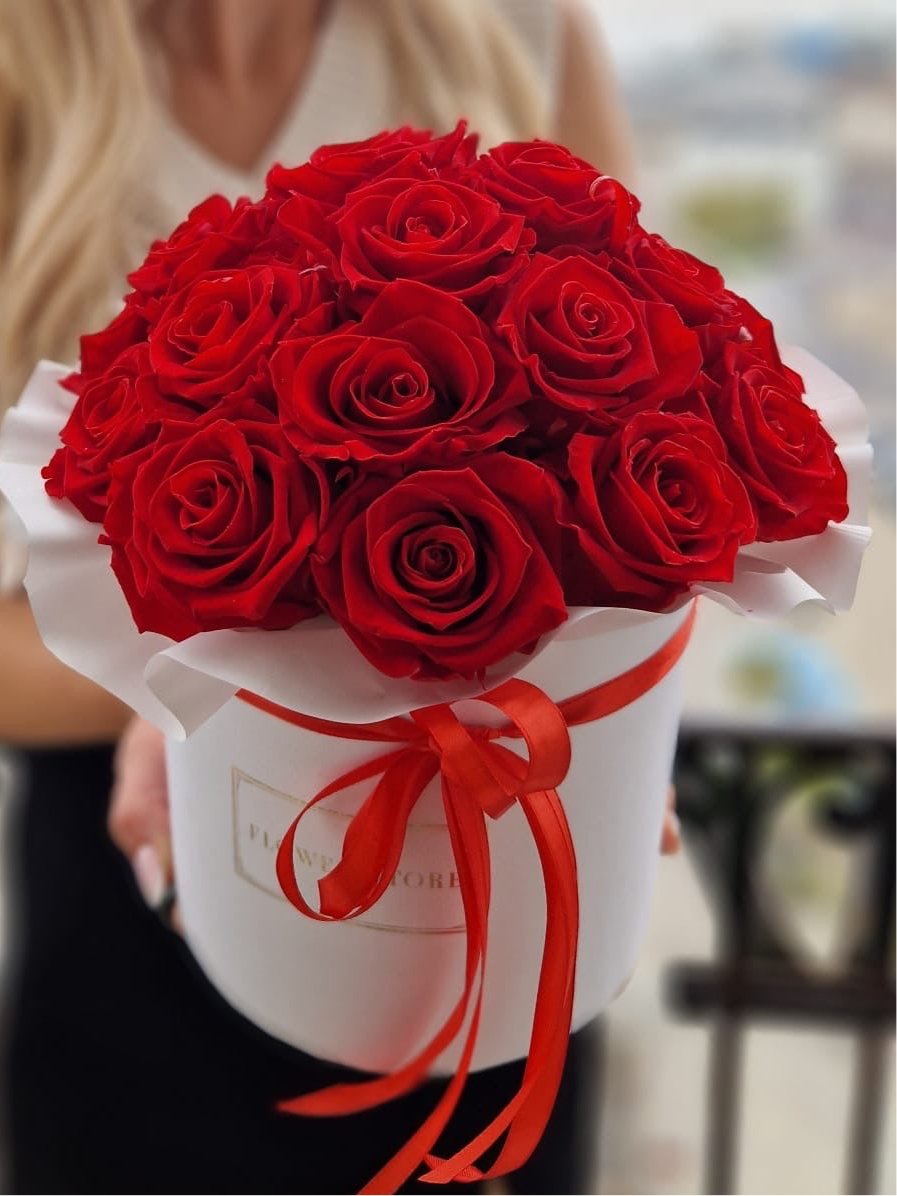 Eternal red roses - white flowerbox dome - flowers with delivery