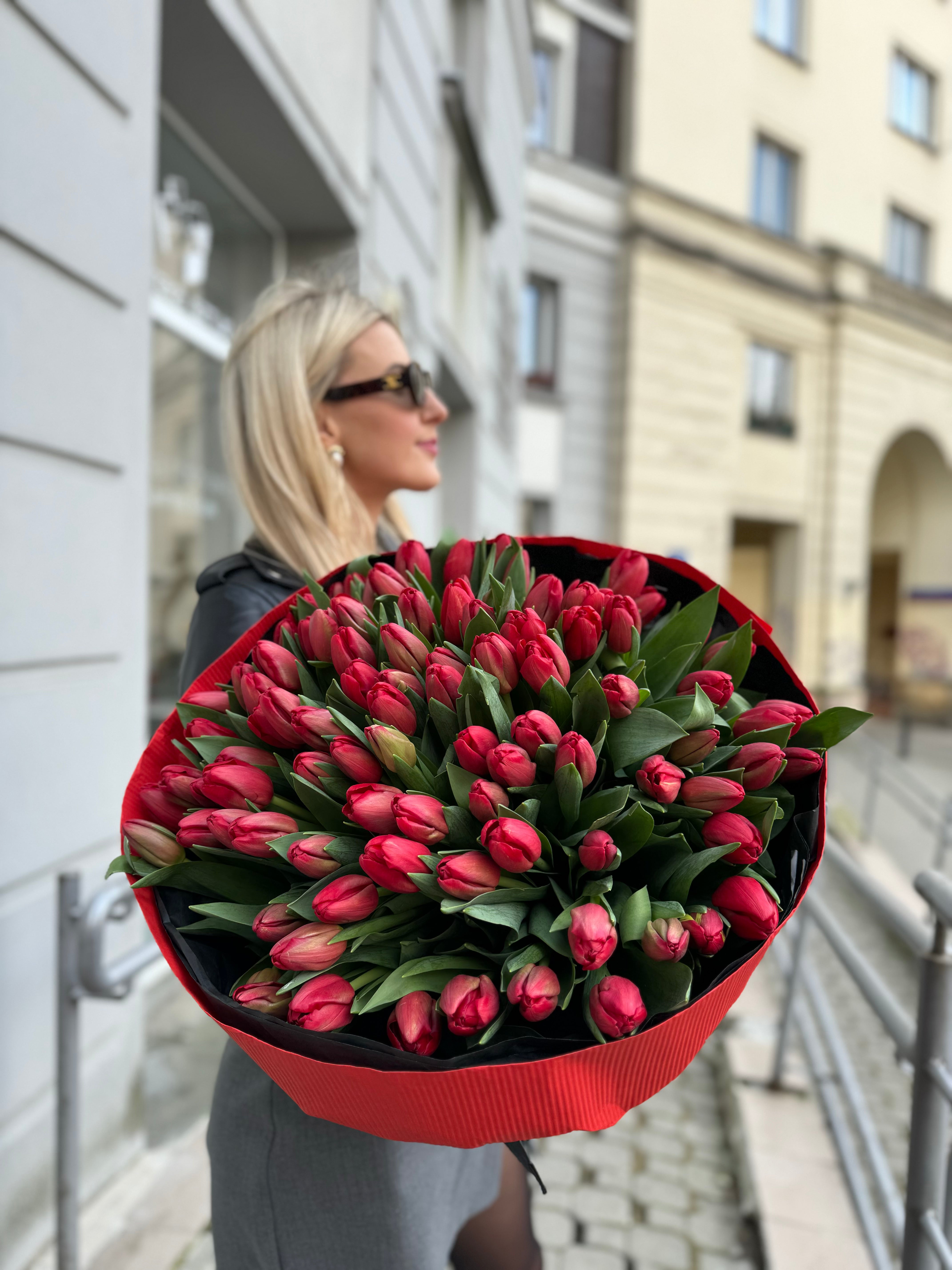Bukiet 100 Czerwonych Tulipanów