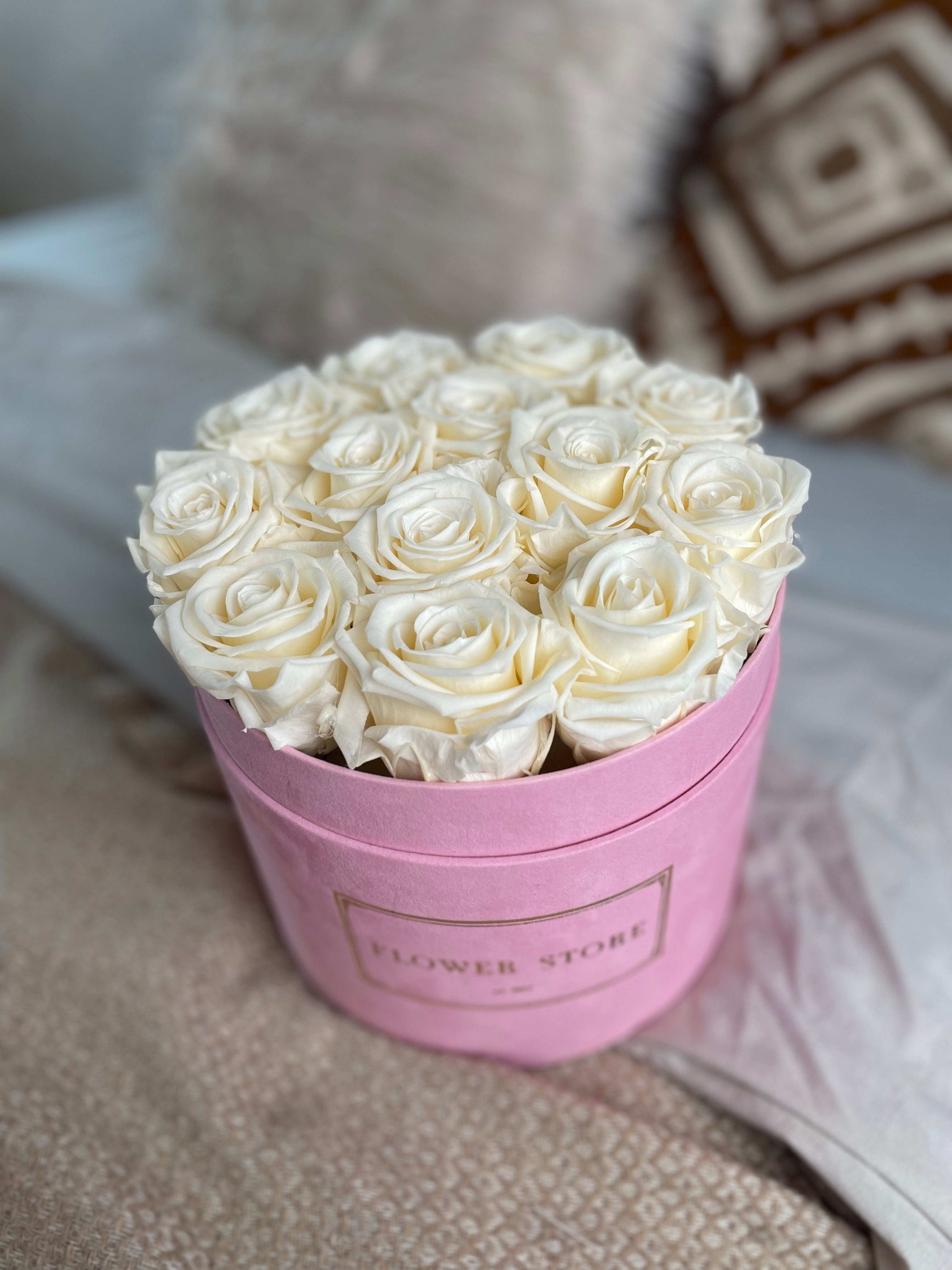 Вечные розы - большая флокированная розовая коробка.