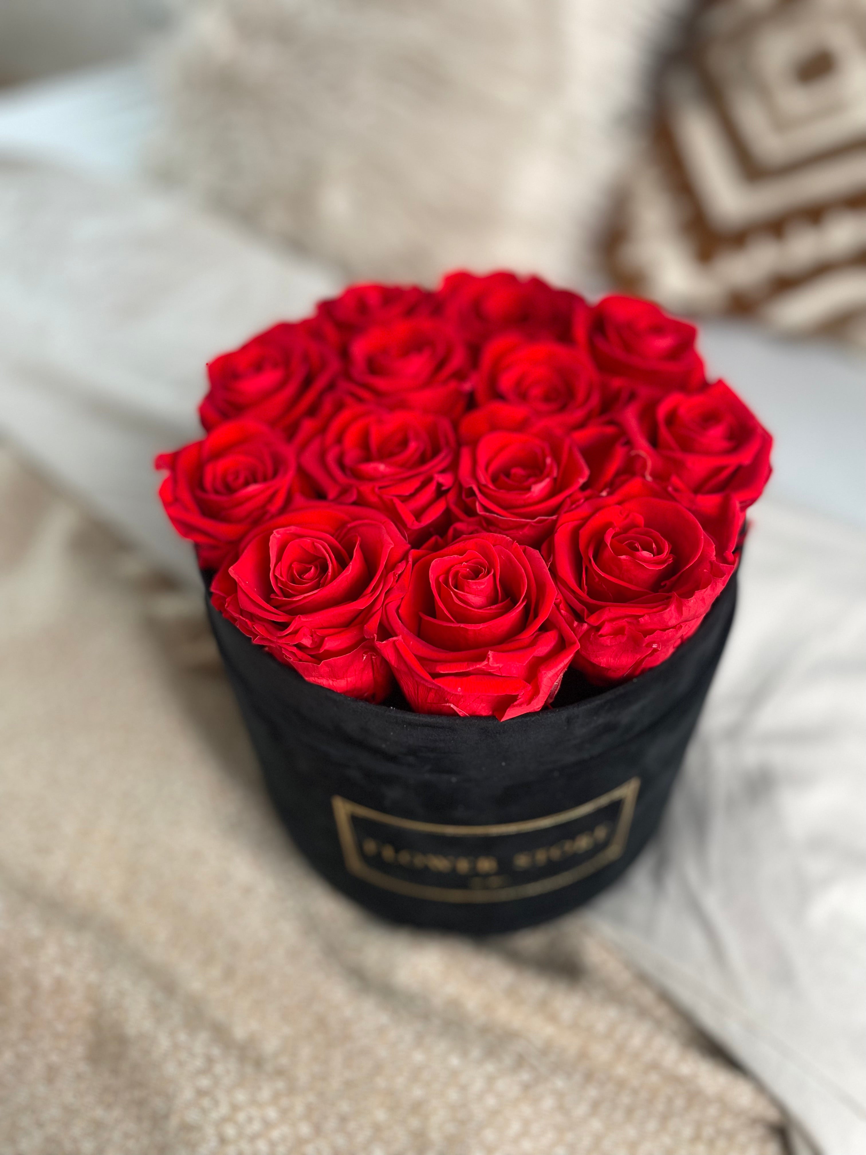 Вечные розы - большая флокированная коробка.