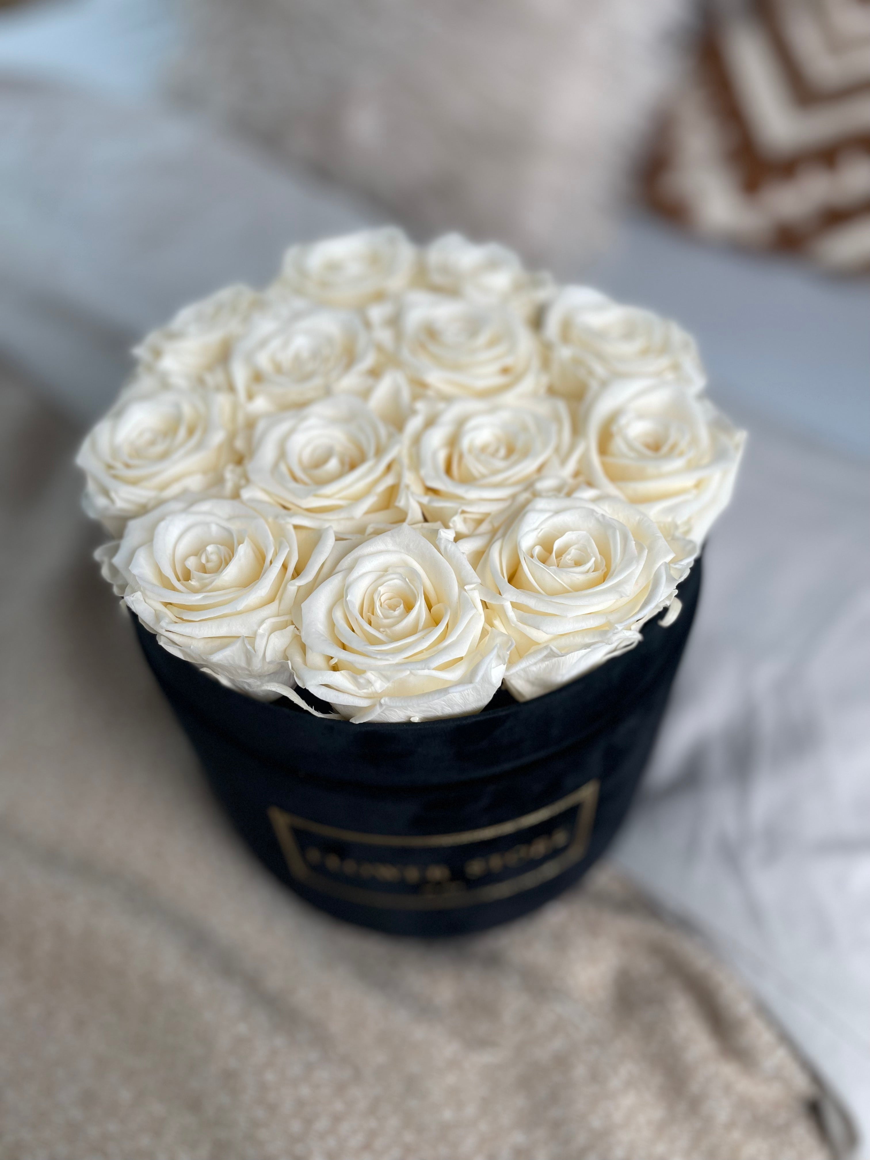 Вечные розы - большая флокированная коробка.