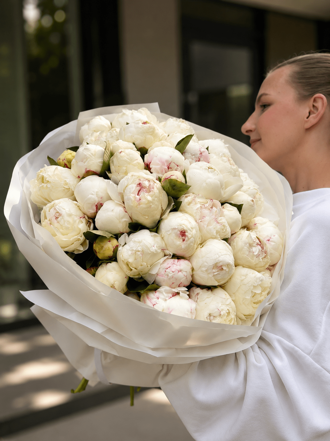 Bukiet Białych Piwonii „Ivory Elegance” - kwiaty Flower Store Warszawa