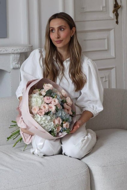 Bukiet Hortensji i Róż Gałązkowych „Kobieca Elegancja” - kwiaty Flower Store Warszawa
