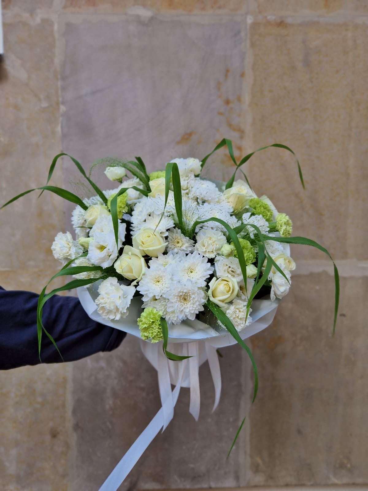Bukiet kwiatów cały w bieli - kwiaty Flower Store Warszawa
